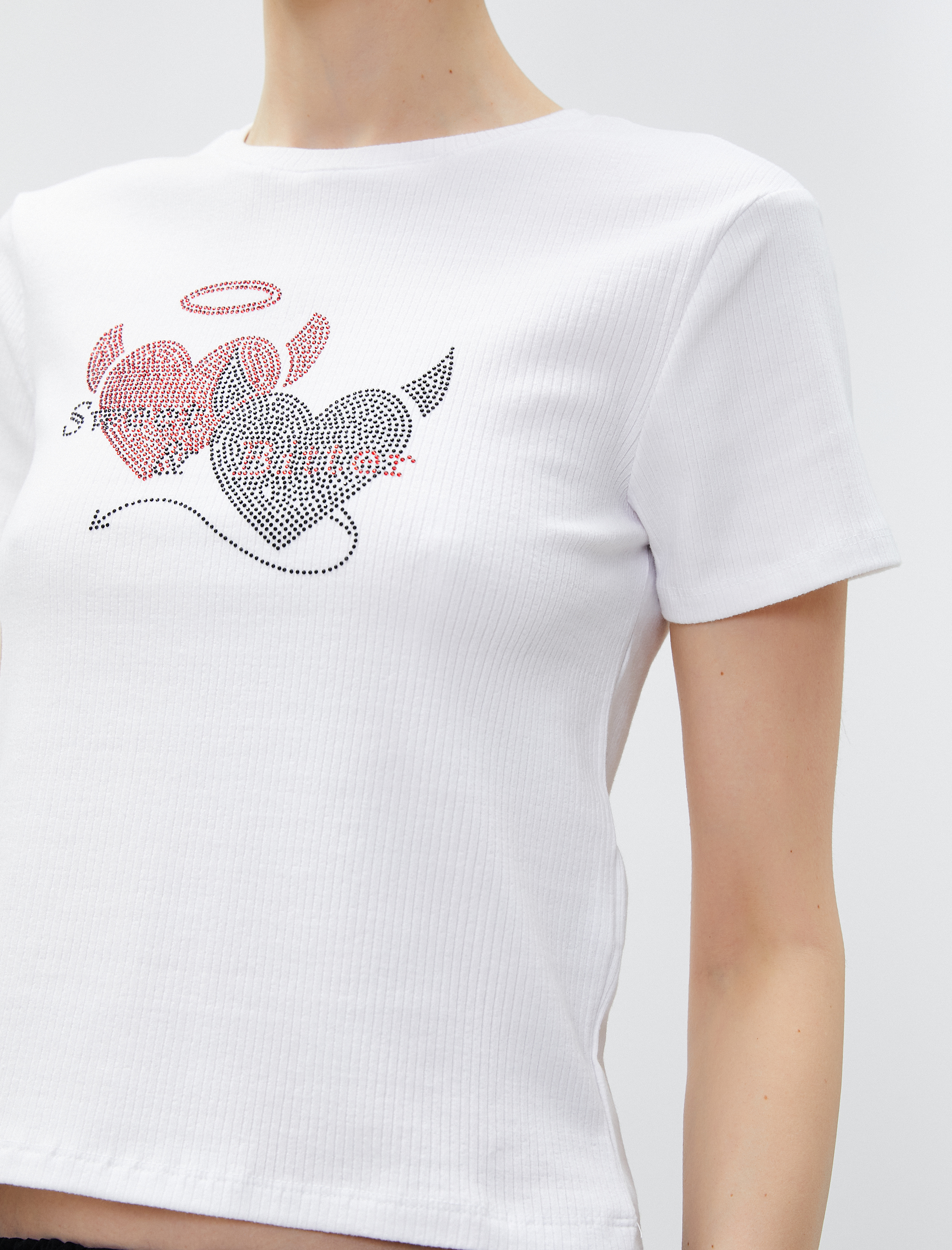 Kalpli Taşlı Crop Tişört