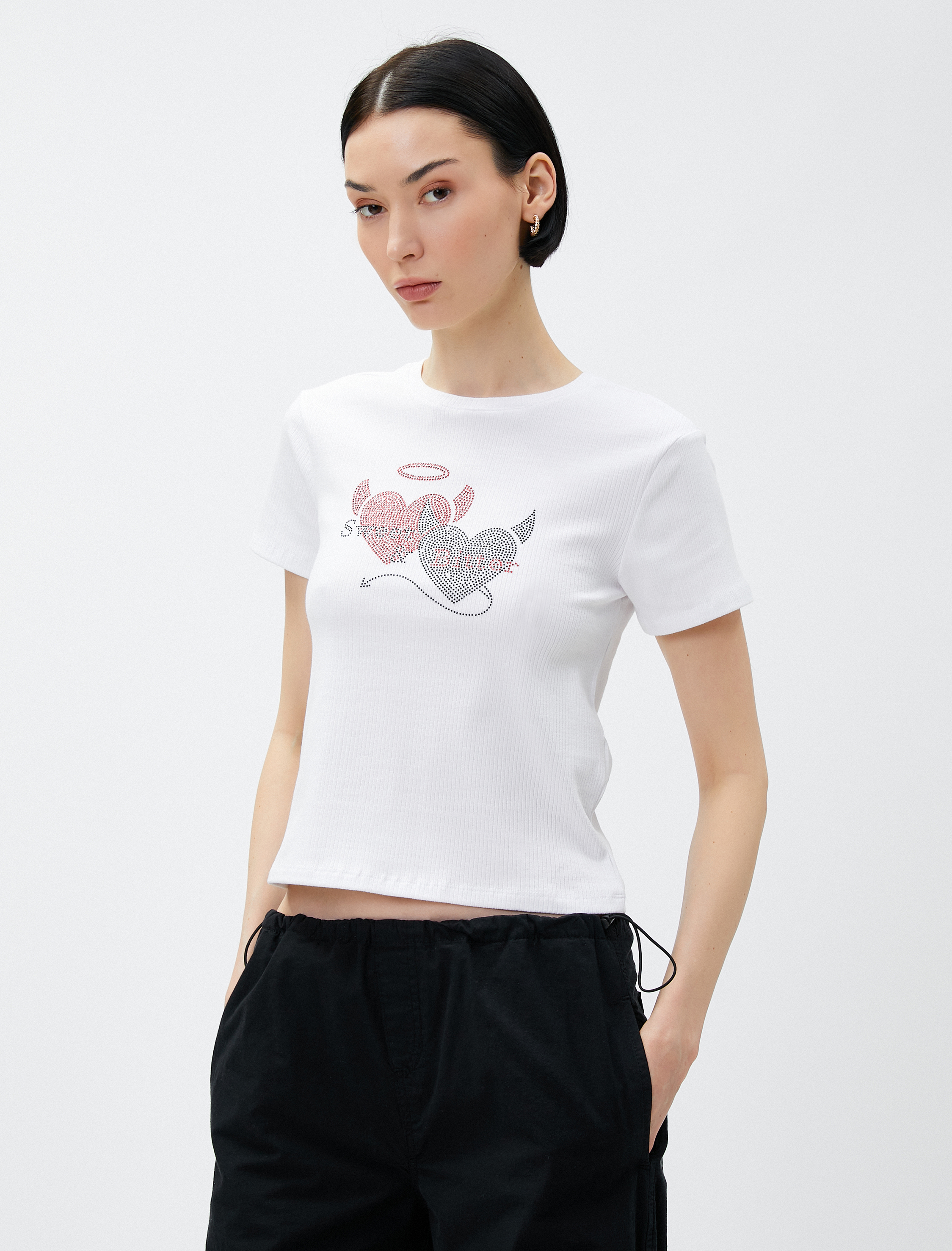 Kalpli Taşlı Crop Tişört