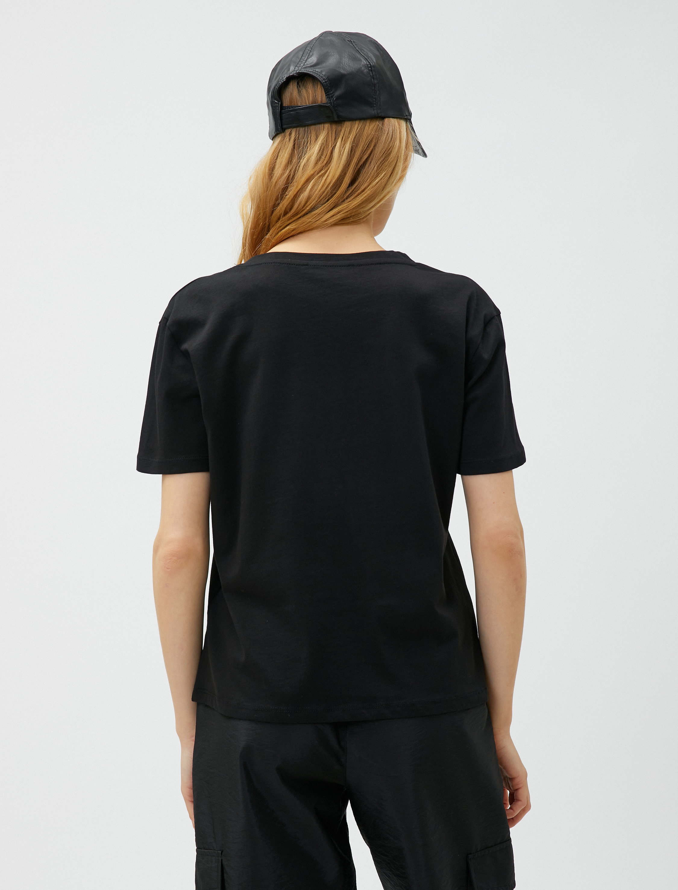   Tişört V Yaka Parlak Baskılı Pamuklu