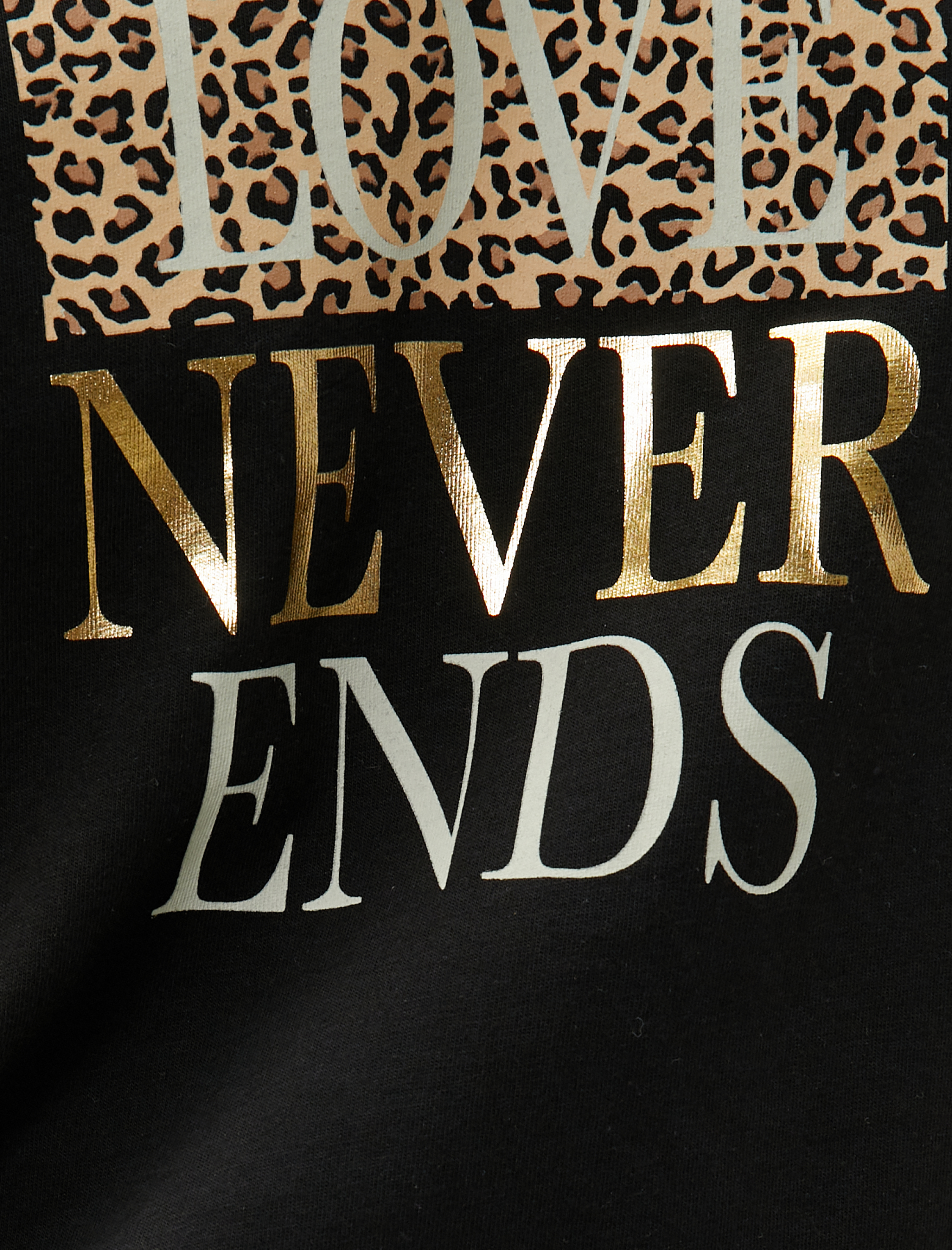   Tişört V Yaka Parlak Baskılı Pamuklu