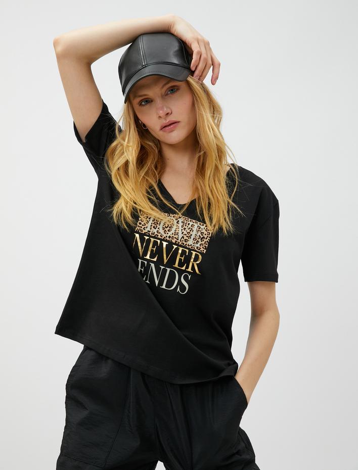  Tişört V Yaka Parlak Baskılı Pamuklu