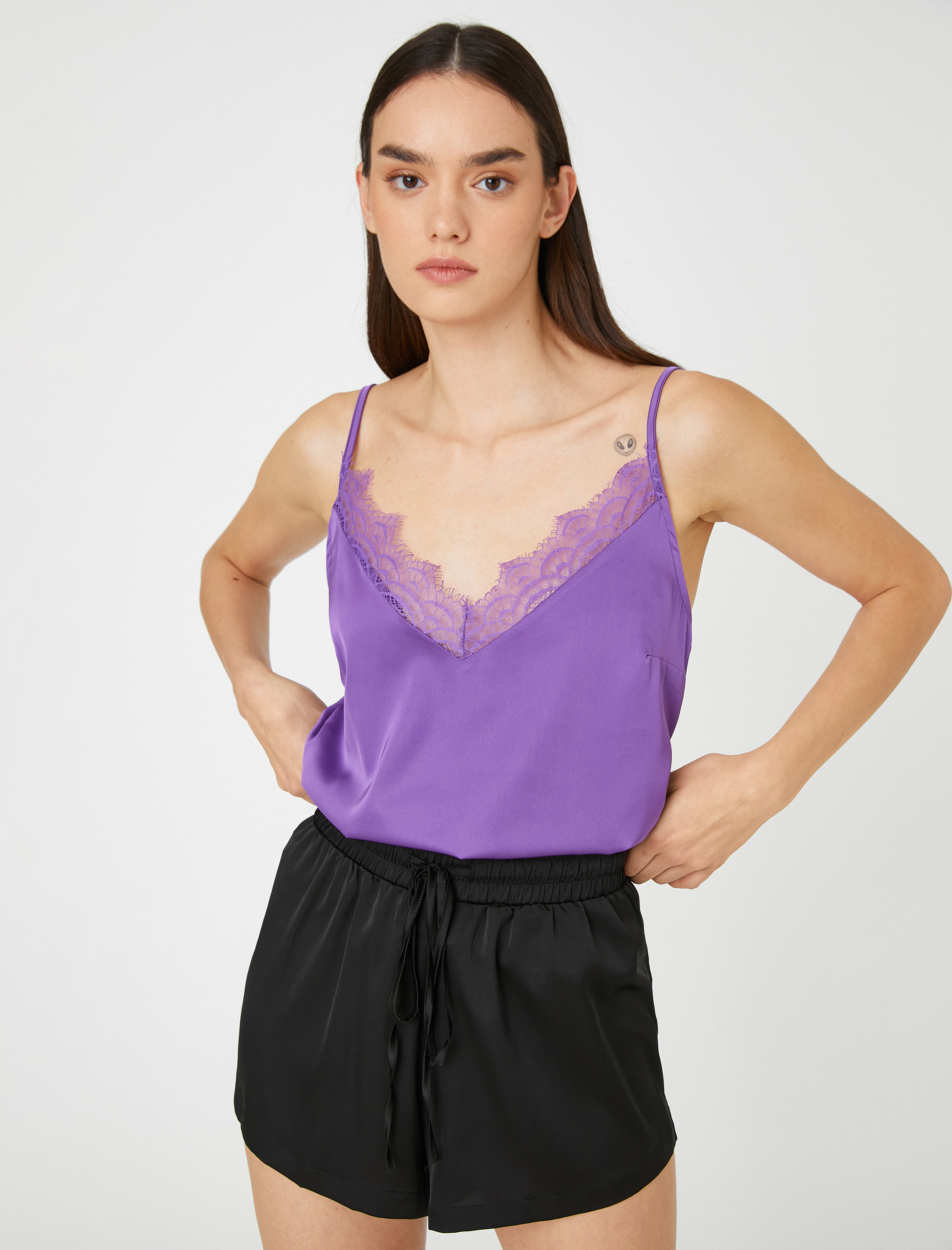   Saten Pijama Üstü Atlet İnce Askılı Dantelli