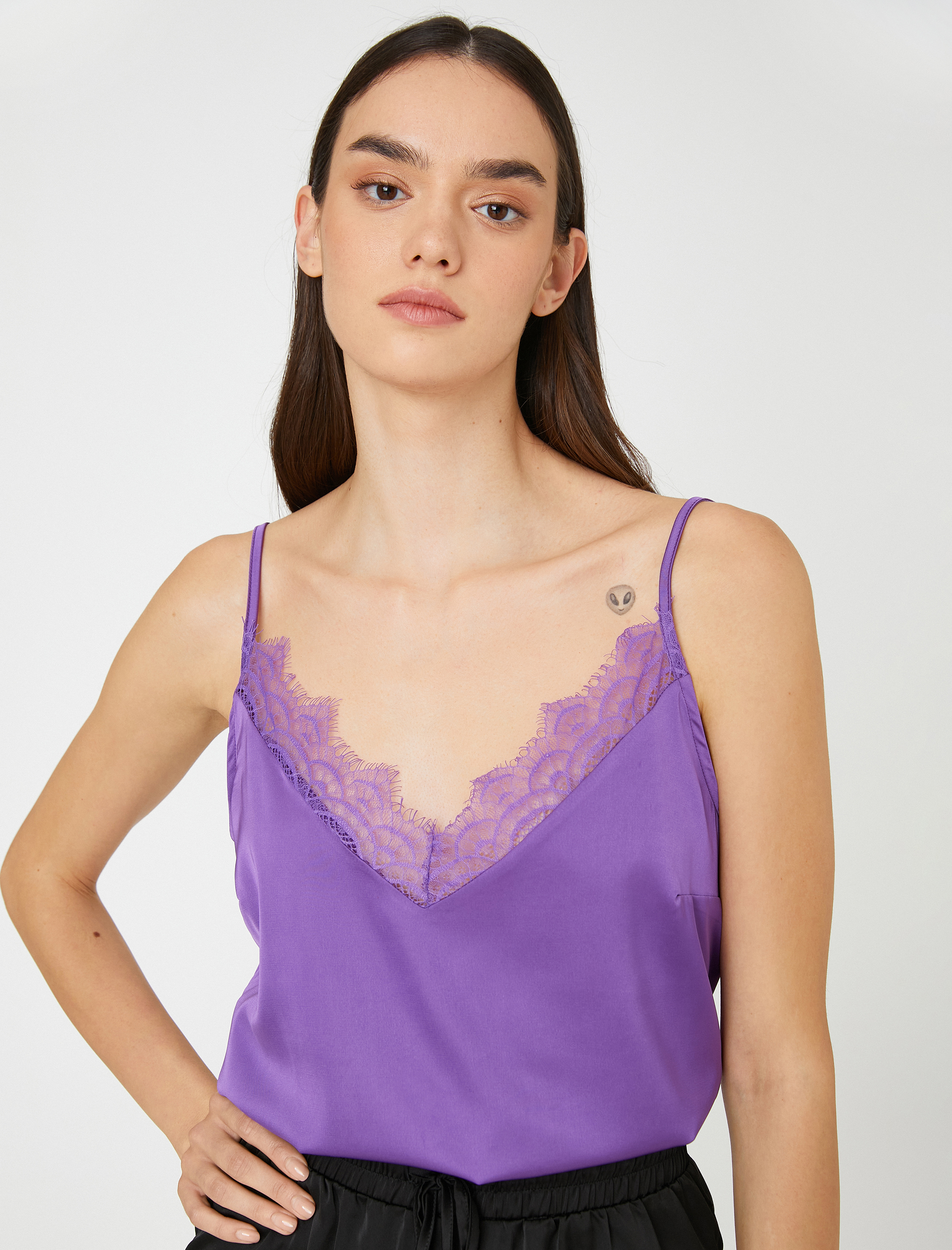   Saten Pijama Üstü Atlet İnce Askılı Dantelli