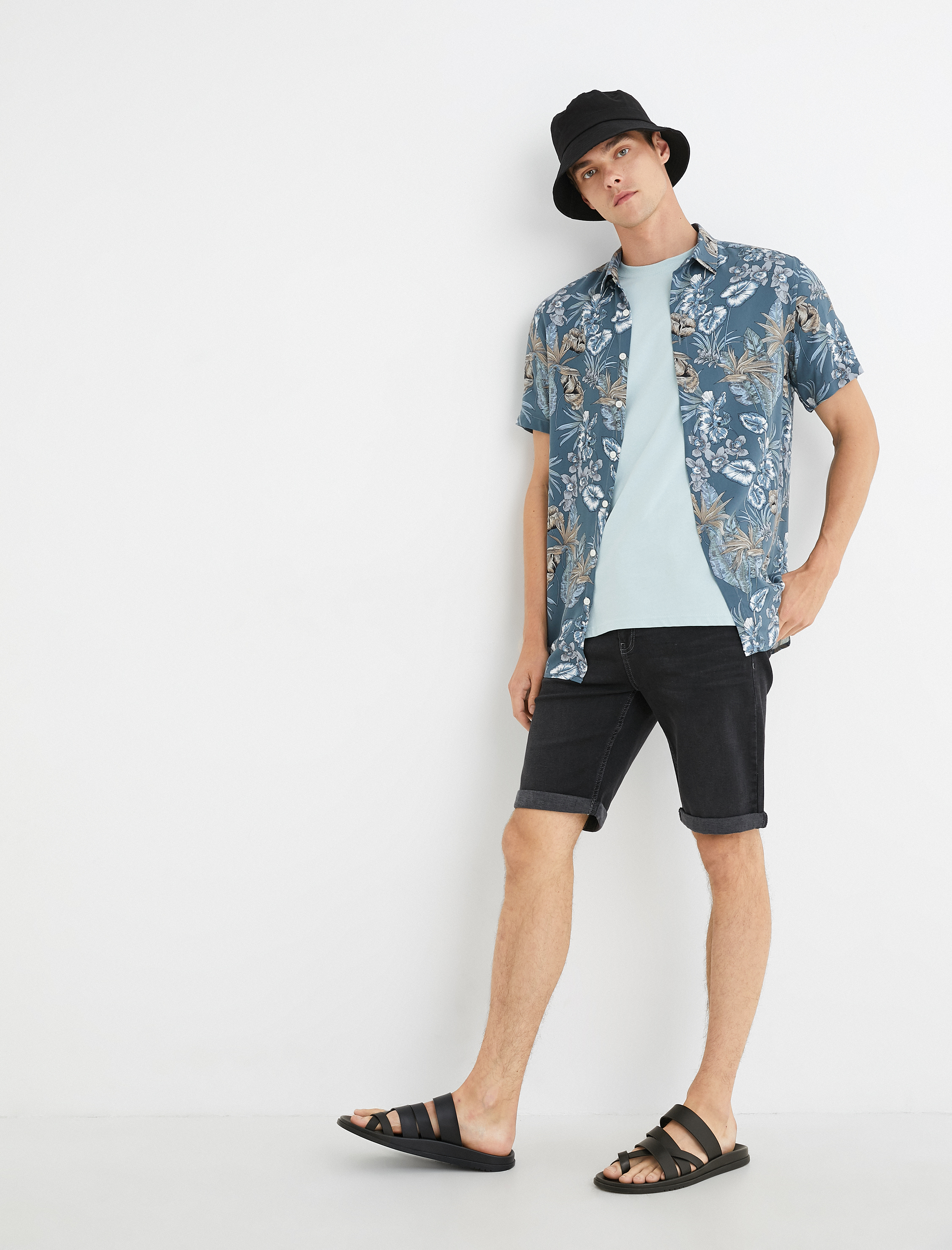   Bermuda Kot Şort Katlı Paça Detaylı Düğmeli Cepli Pamuklu