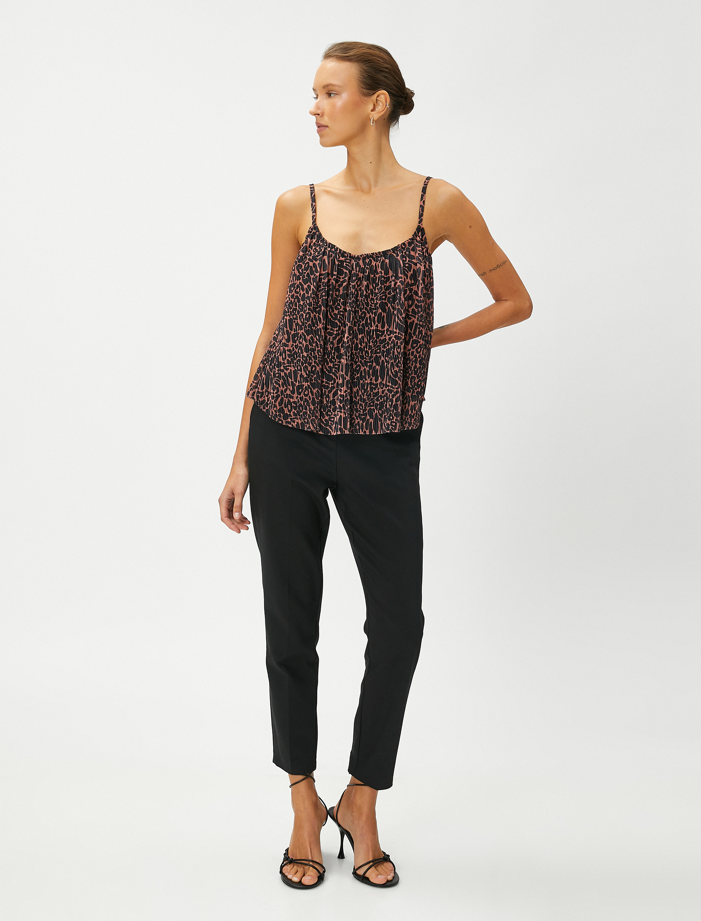   Leopar Desenli Atlet Piliseli U Yaka