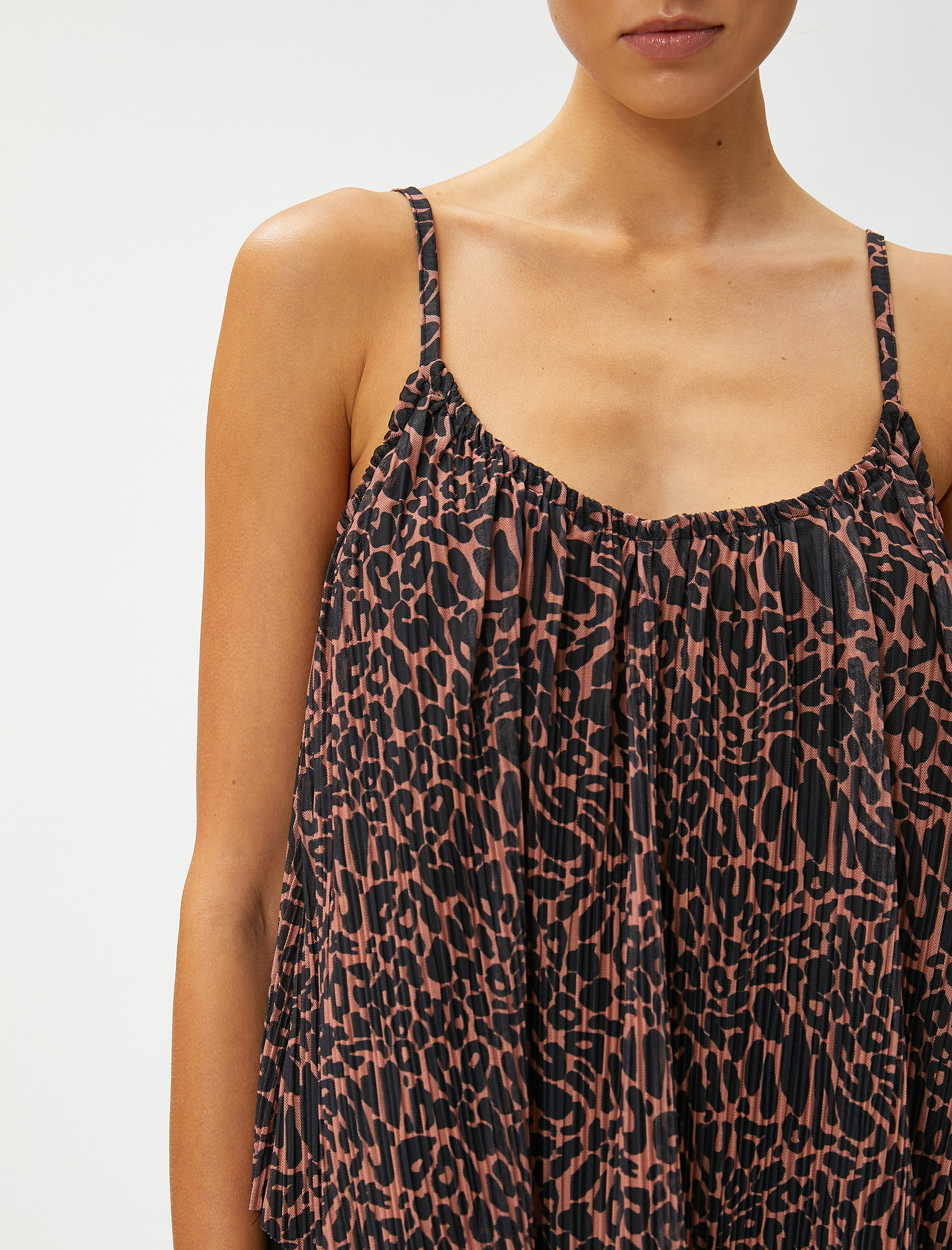   Leopar Desenli Atlet Piliseli U Yaka