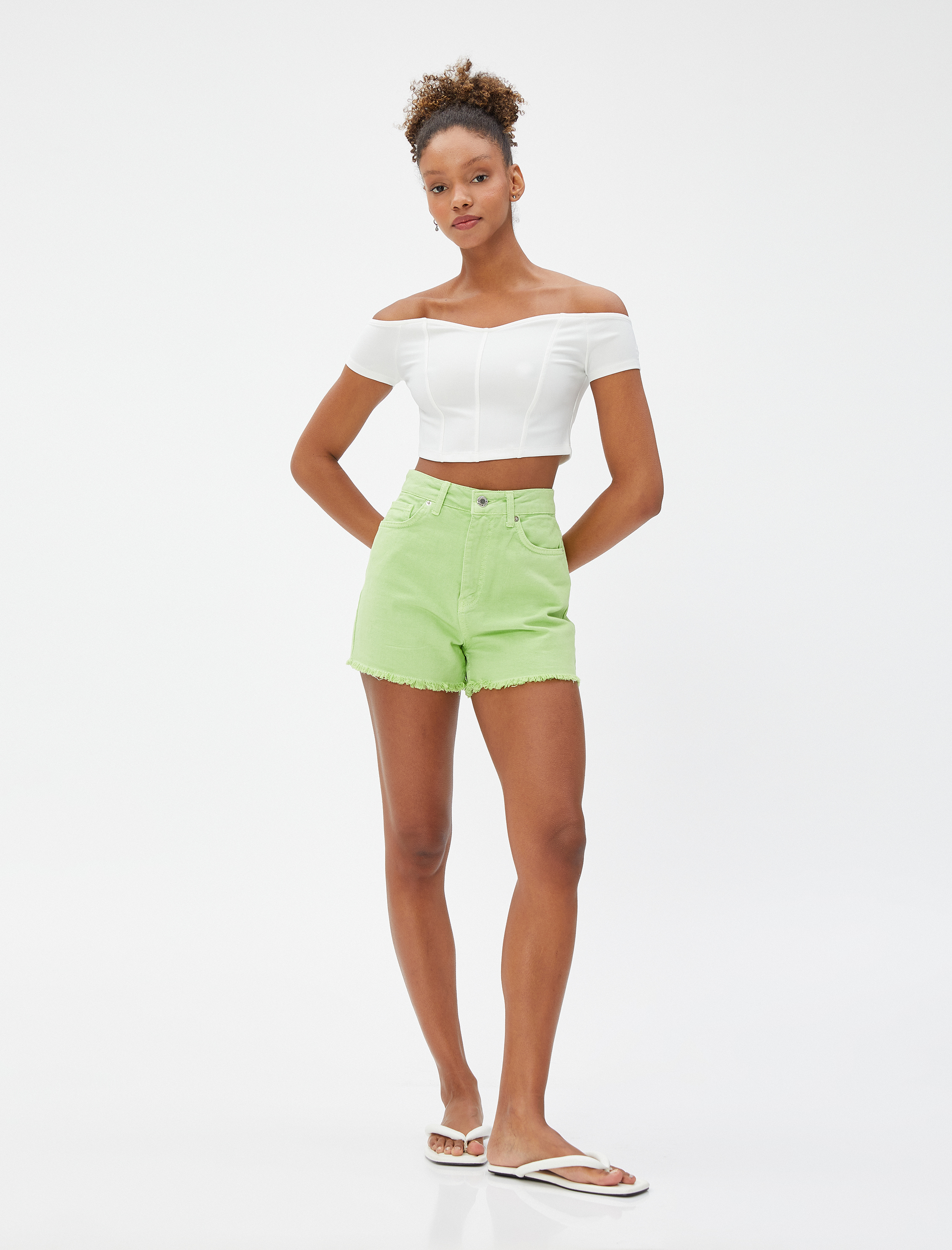   Crop Tişört Omzu Açık Korse Detaylı Kalp Yaka