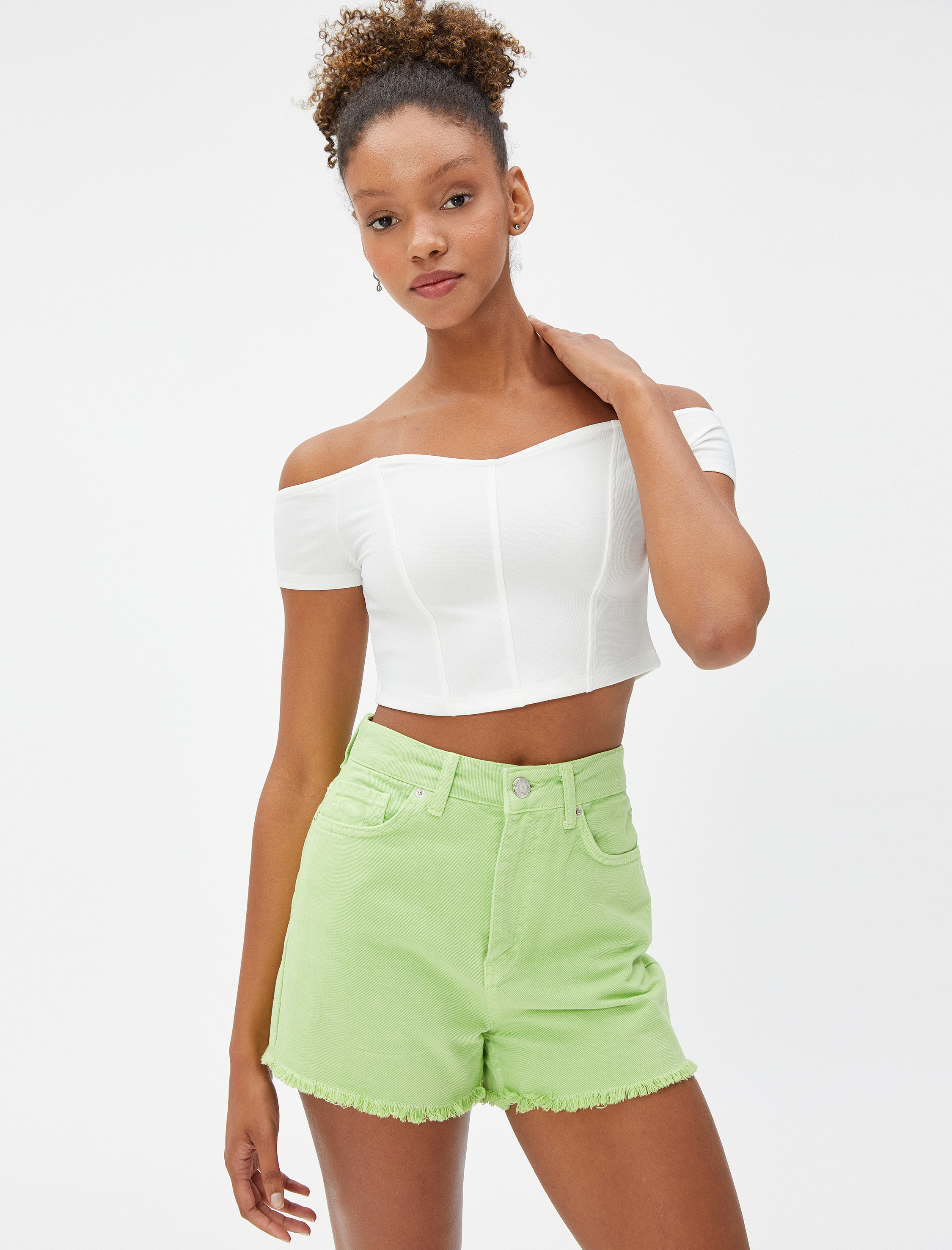   Crop Tişört Omzu Açık Korse Detaylı Kalp Yaka