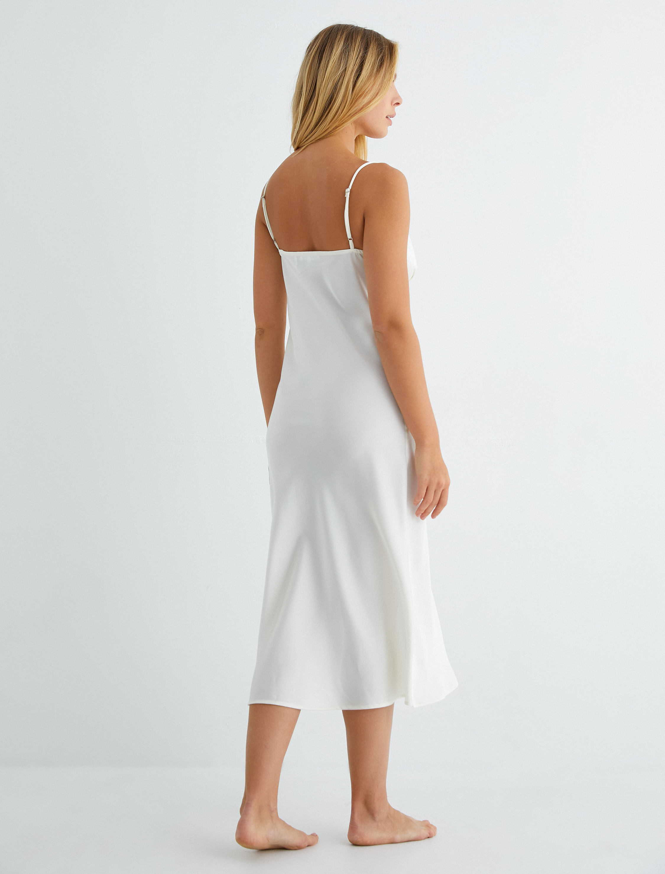   Bridal Saten Gecelik Yırtmaçlı Askılı Düğme Detaylı