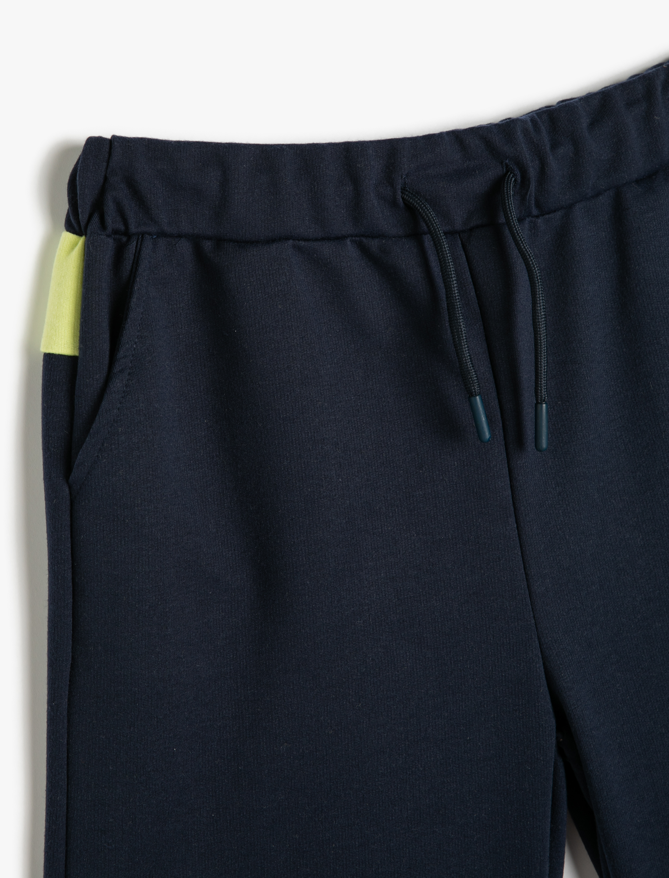  Erkek Çocuk Şort Beli Bağlamalı Cepli Renk Kontrastlı