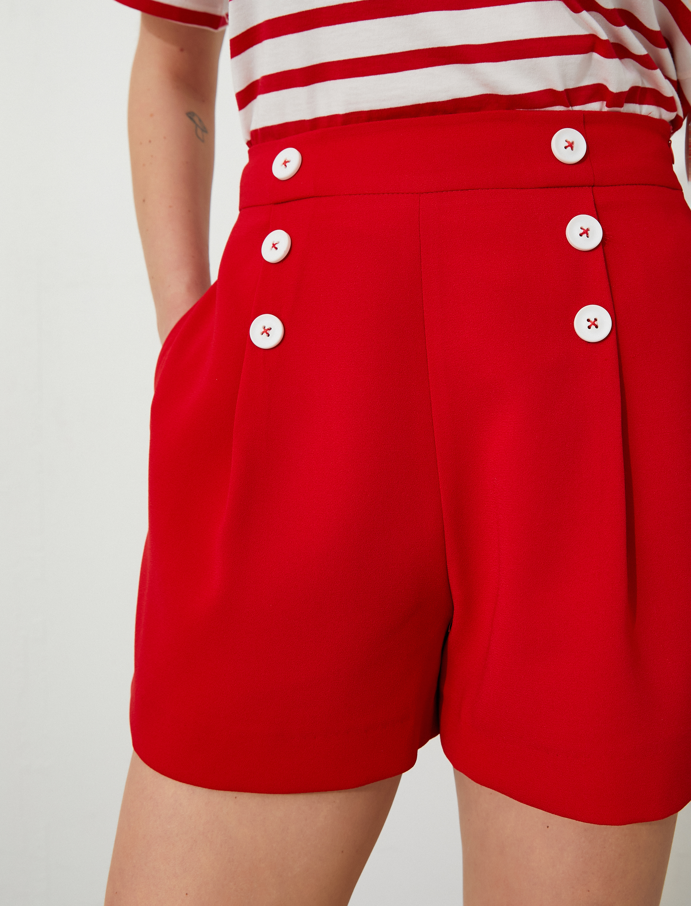   Düğme Detaylı Cepli Şort