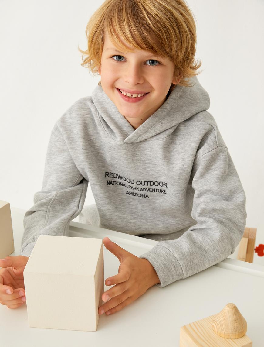  Erkek Çocuk Kapşonlu Sweatshirt Arkası Manzara Baskılı Önü İşleme Detaylı Şardonlu
