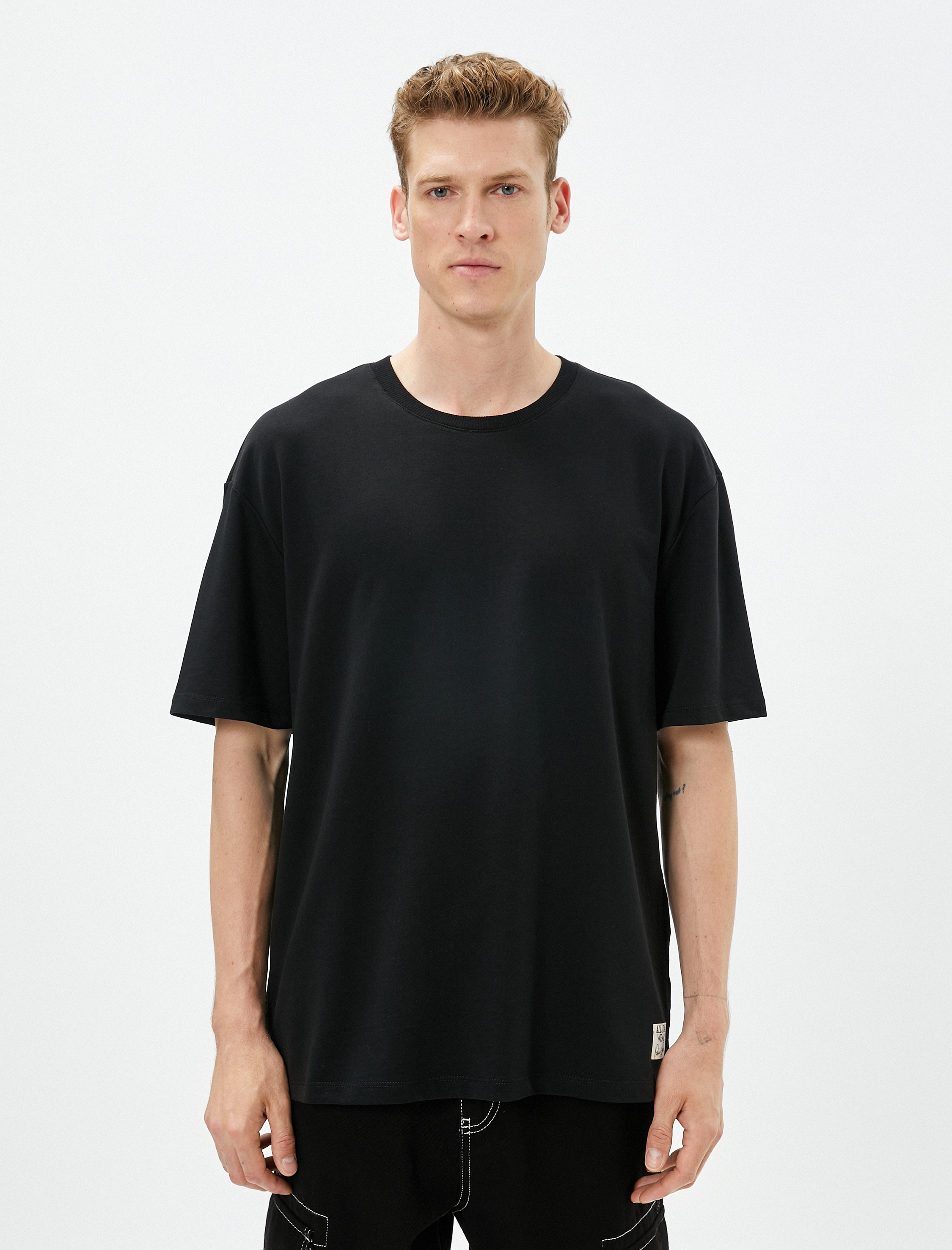   Basic Tişört Bisiklet Yaka Etiket Baskı Detaylı Pamuklu