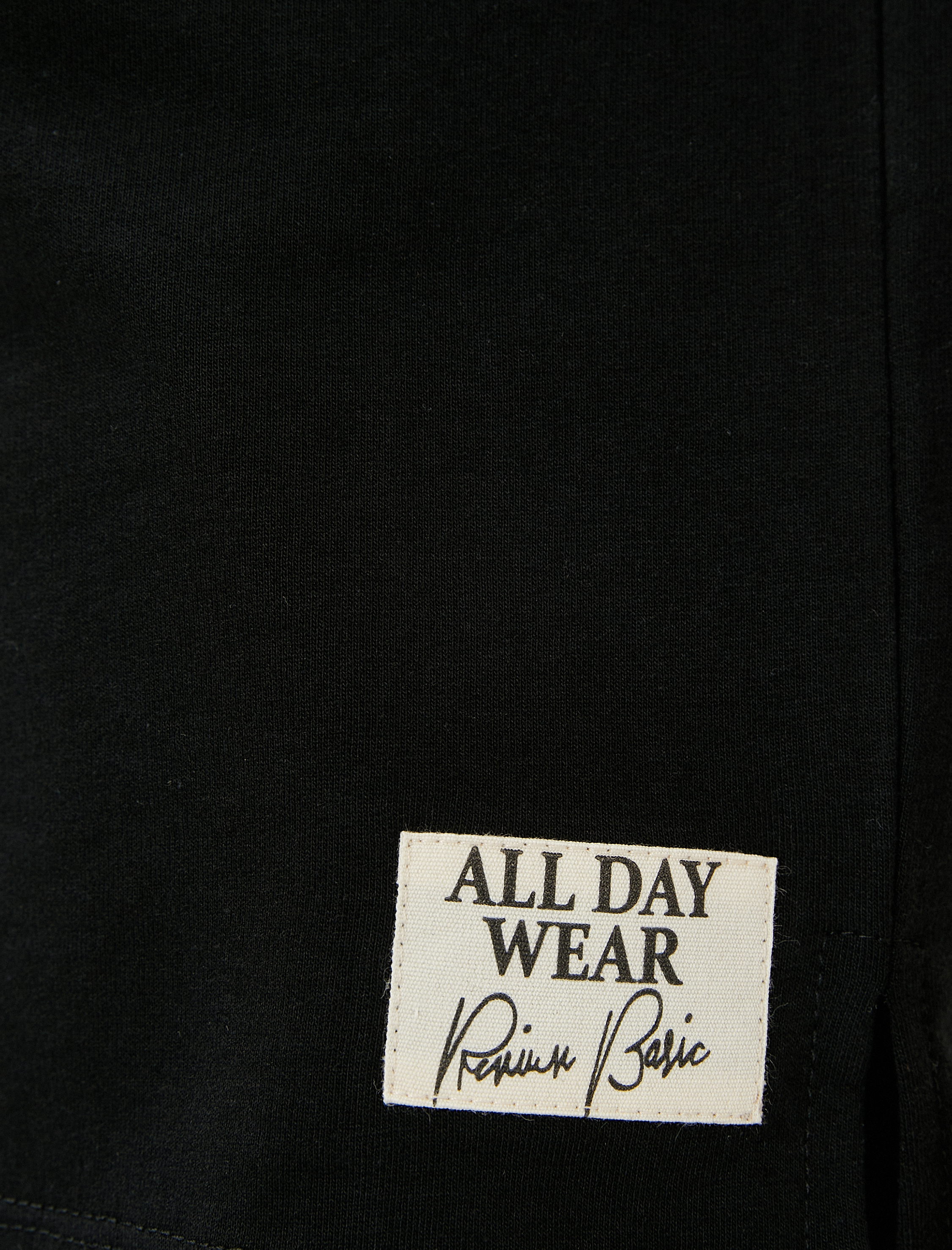   Basic Tişört Bisiklet Yaka Etiket Baskı Detaylı Pamuklu