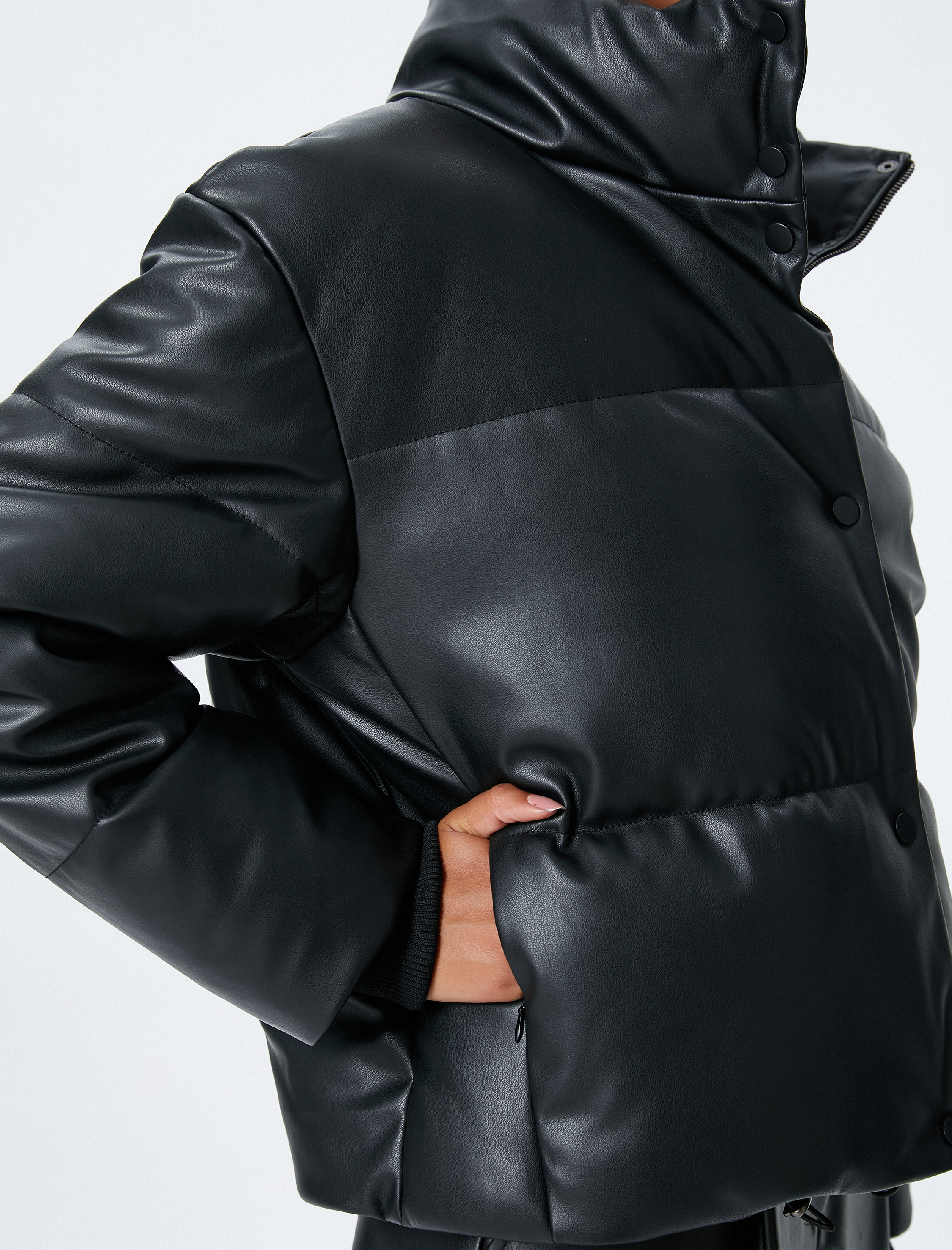   Şişme Mont Deri Görünümlü Dik Yaka Fermuar ve Çıtçıt Kapamalı Cepli