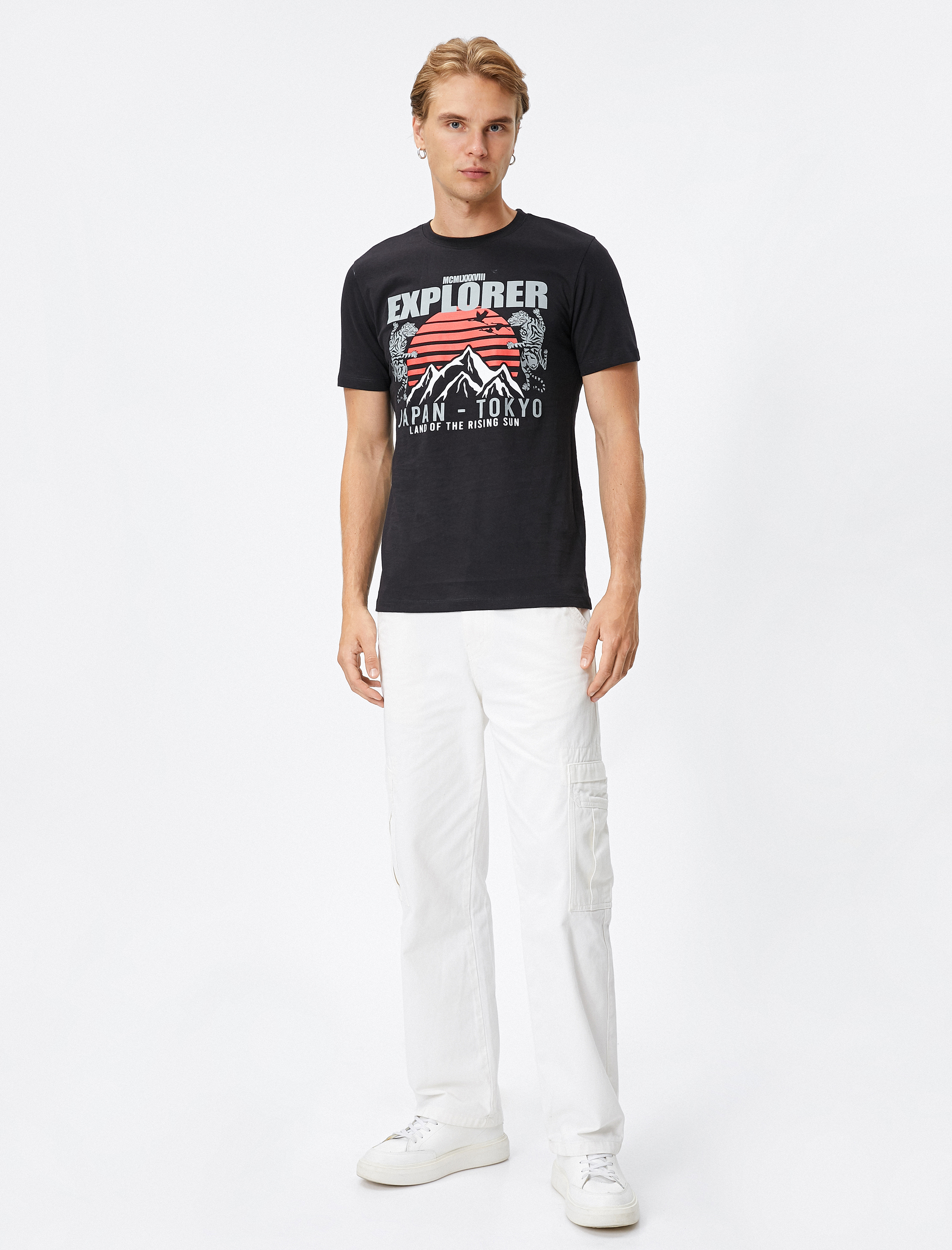   Uzakdoğu Baskılı Tişört Bisiklet Yaka Kısa Kollu Pamuklu