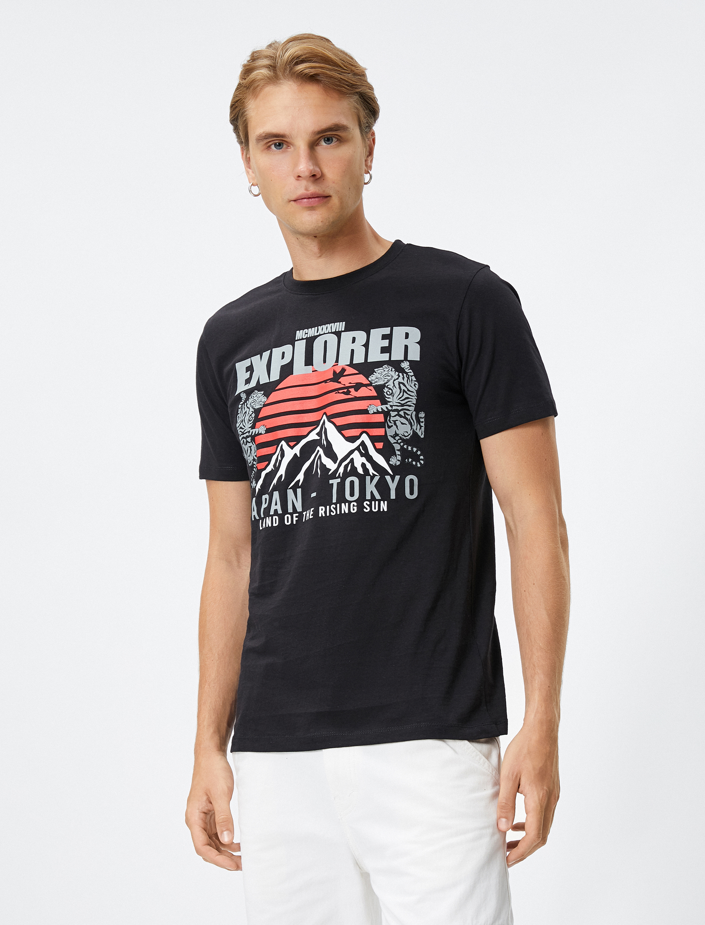   Uzakdoğu Baskılı Tişört Bisiklet Yaka Kısa Kollu Pamuklu