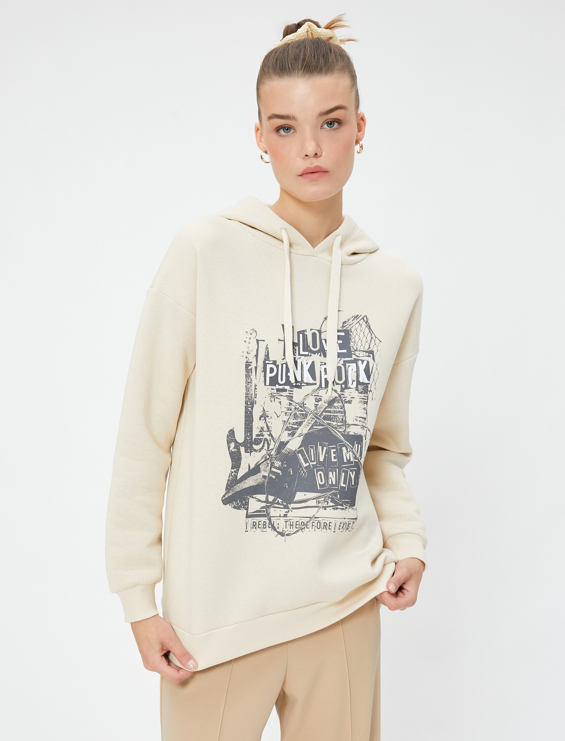   Şardonlu Kapüşonlu Sweatshirt Slogan Baskılı Rahat Kesim Uzun Kollu