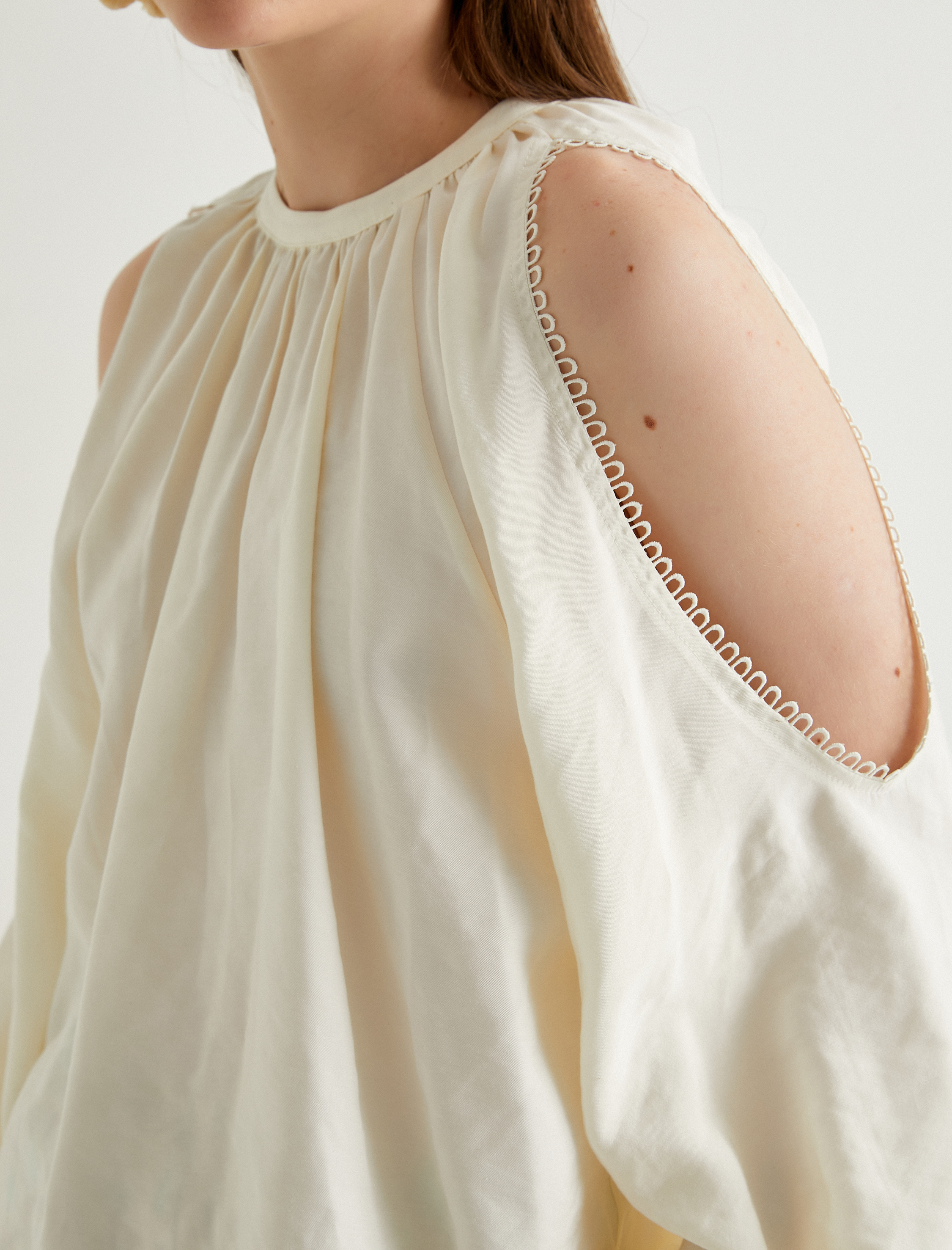   Koton X Melis Ağazat - Pencere Detaylı Tişört Uzun Kollu Modal Kumaş Bol Kalıp