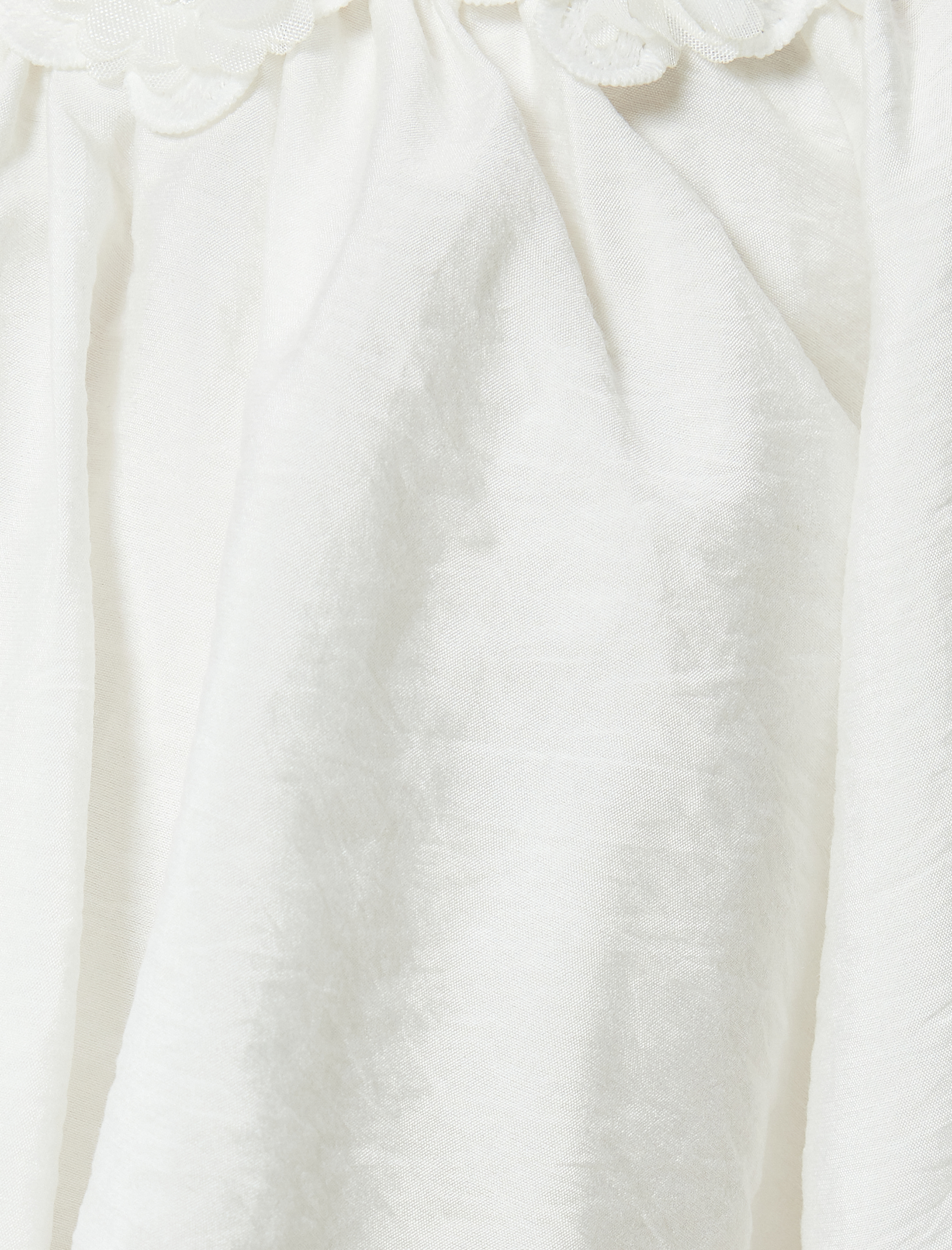 Omzu Açık Büstiyer Fırfırlı Çiçek Aplike Detaylı