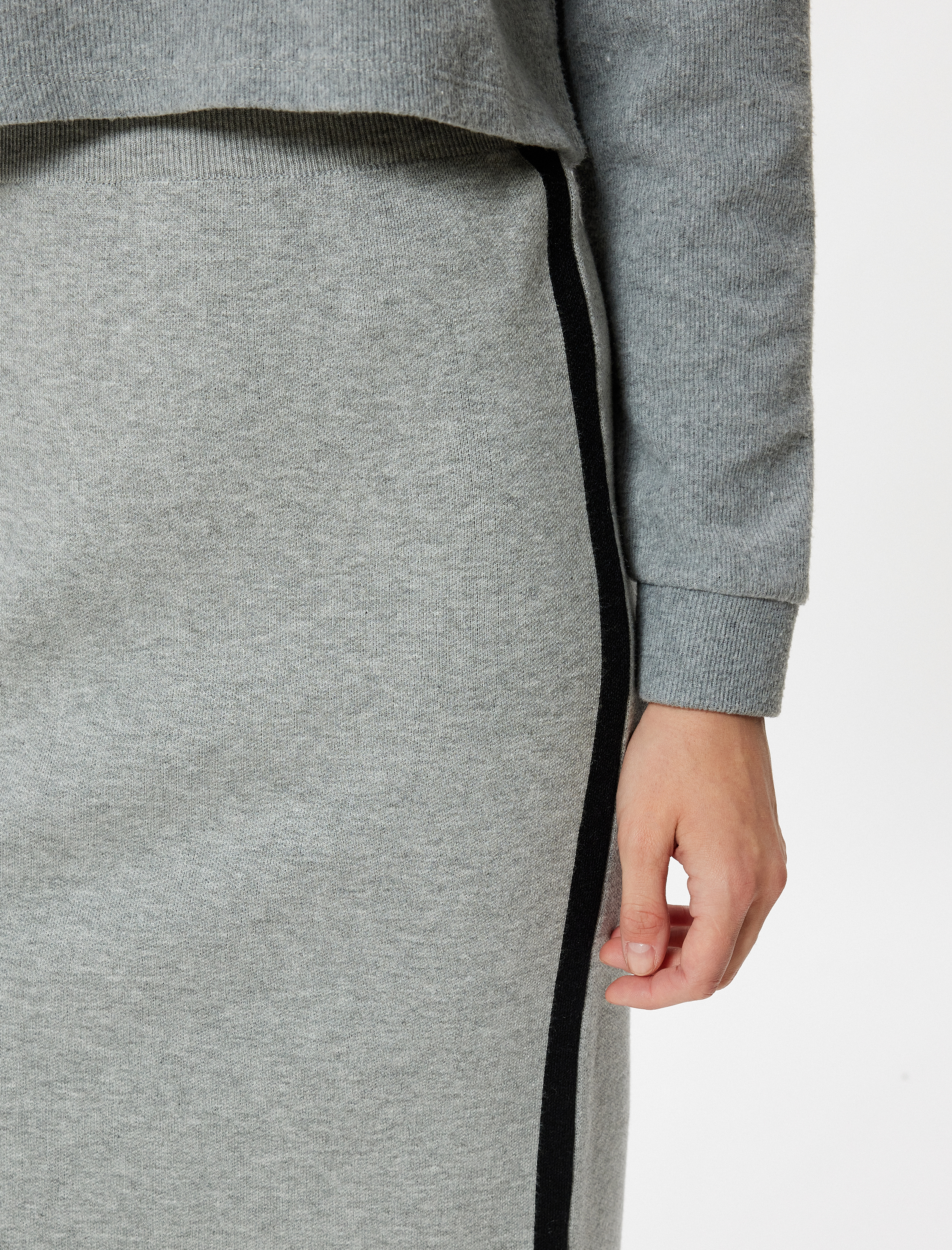   Yanları Şerit Detaylı Standart Bel Midi Boy Triko Kalem Etek