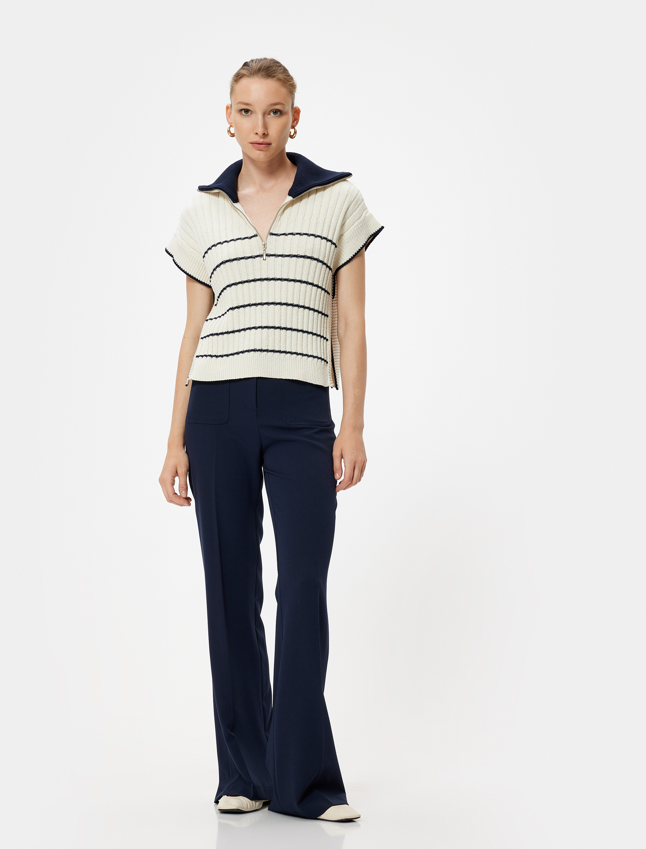   Yarım Fermuarlı Yanları Pencere Detaylı Triko Polo Yaka Süveter