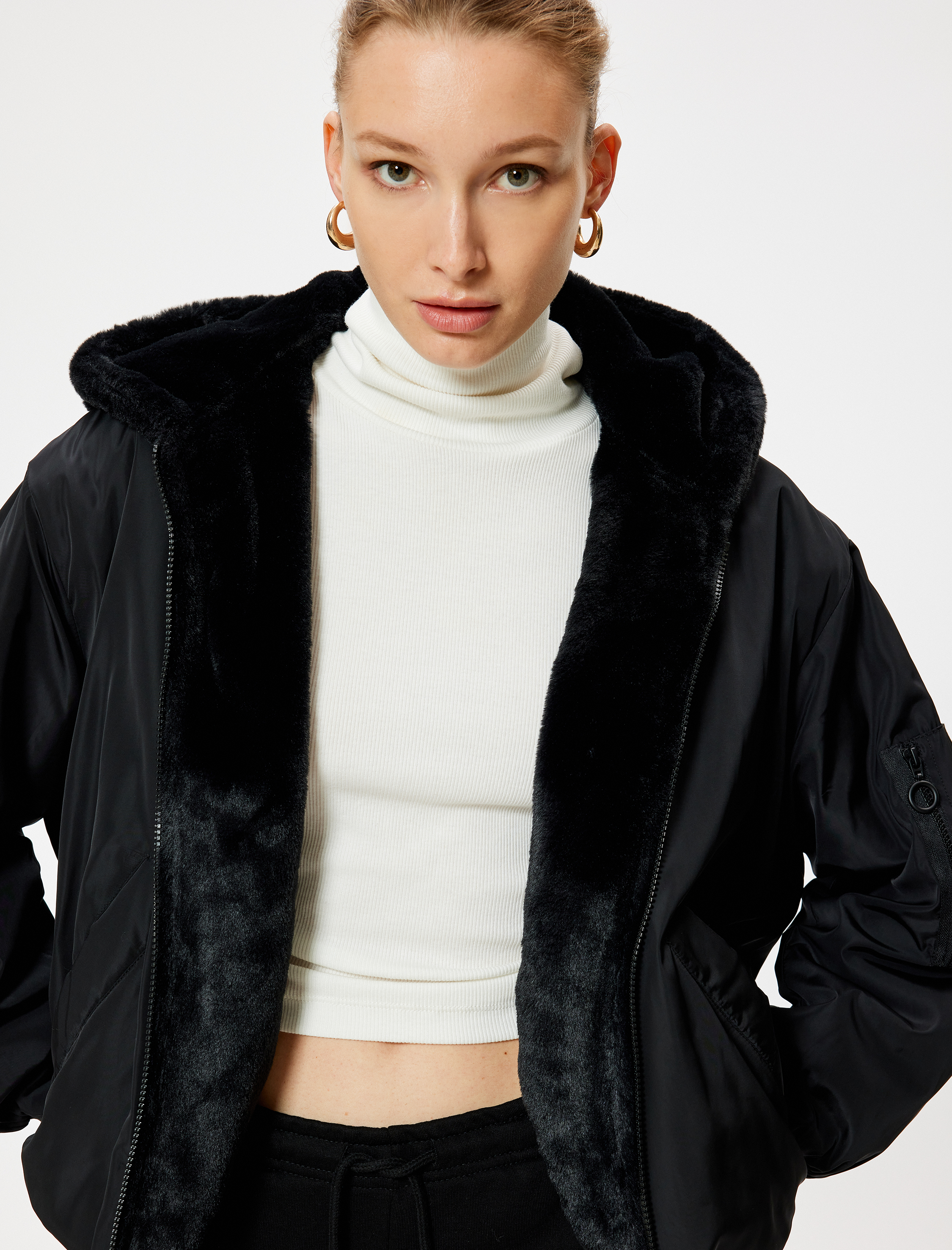   Fermuarlı Kapüşonlu İçi Suni Kürklü Oversize Bomber Şişme Mont