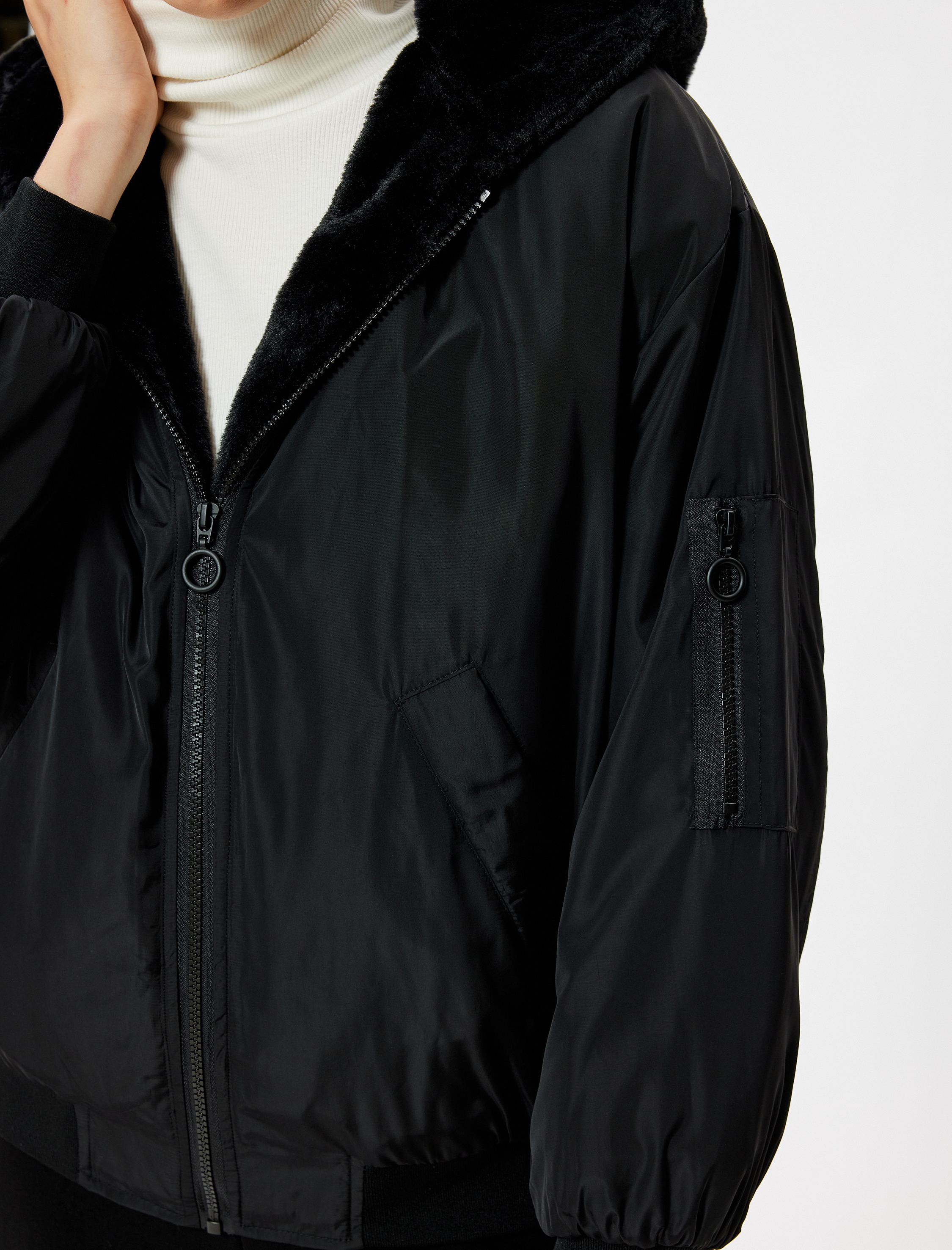   Fermuarlı Kapüşonlu İçi Suni Kürklü Oversize Bomber Şişme Mont