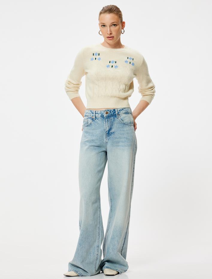  Uzun Kollu Yumuşak Dokulu Çiçekli Triko Kazak