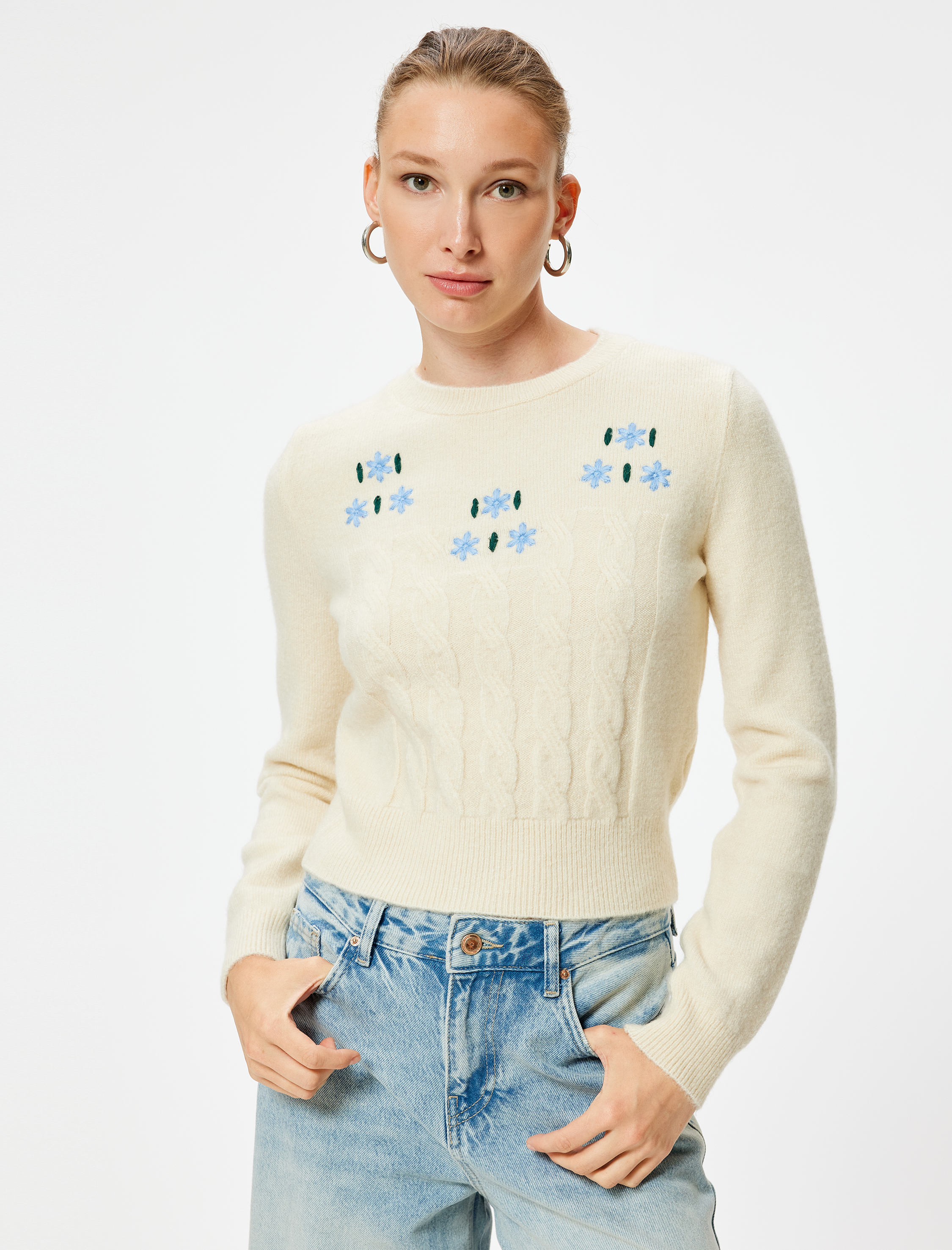   Uzun Kollu Yumuşak Dokulu Çiçekli Triko Kazak