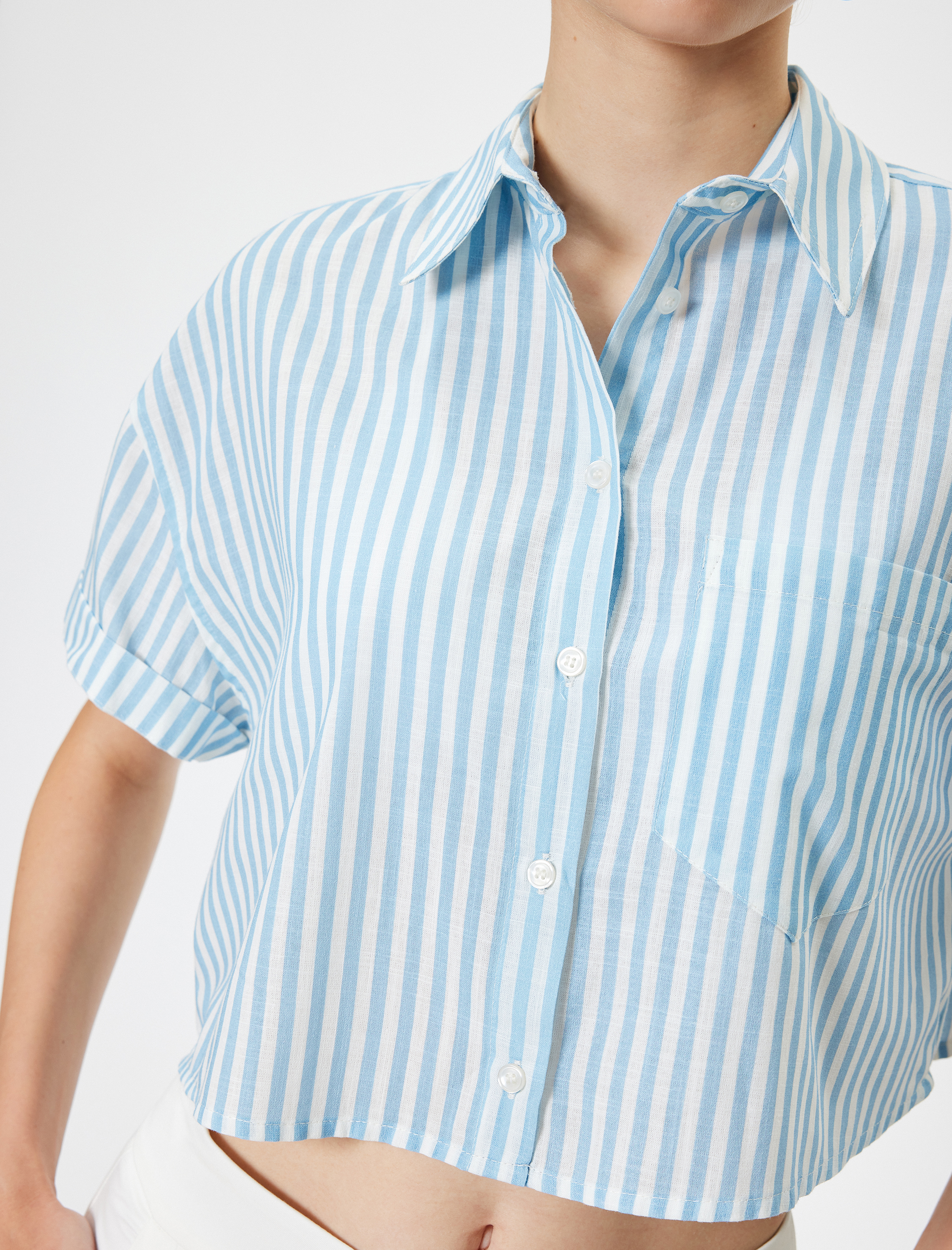   Crop Gömlek Cep Detaylı Kısa Kollu Düğmeli Klasik Yaka