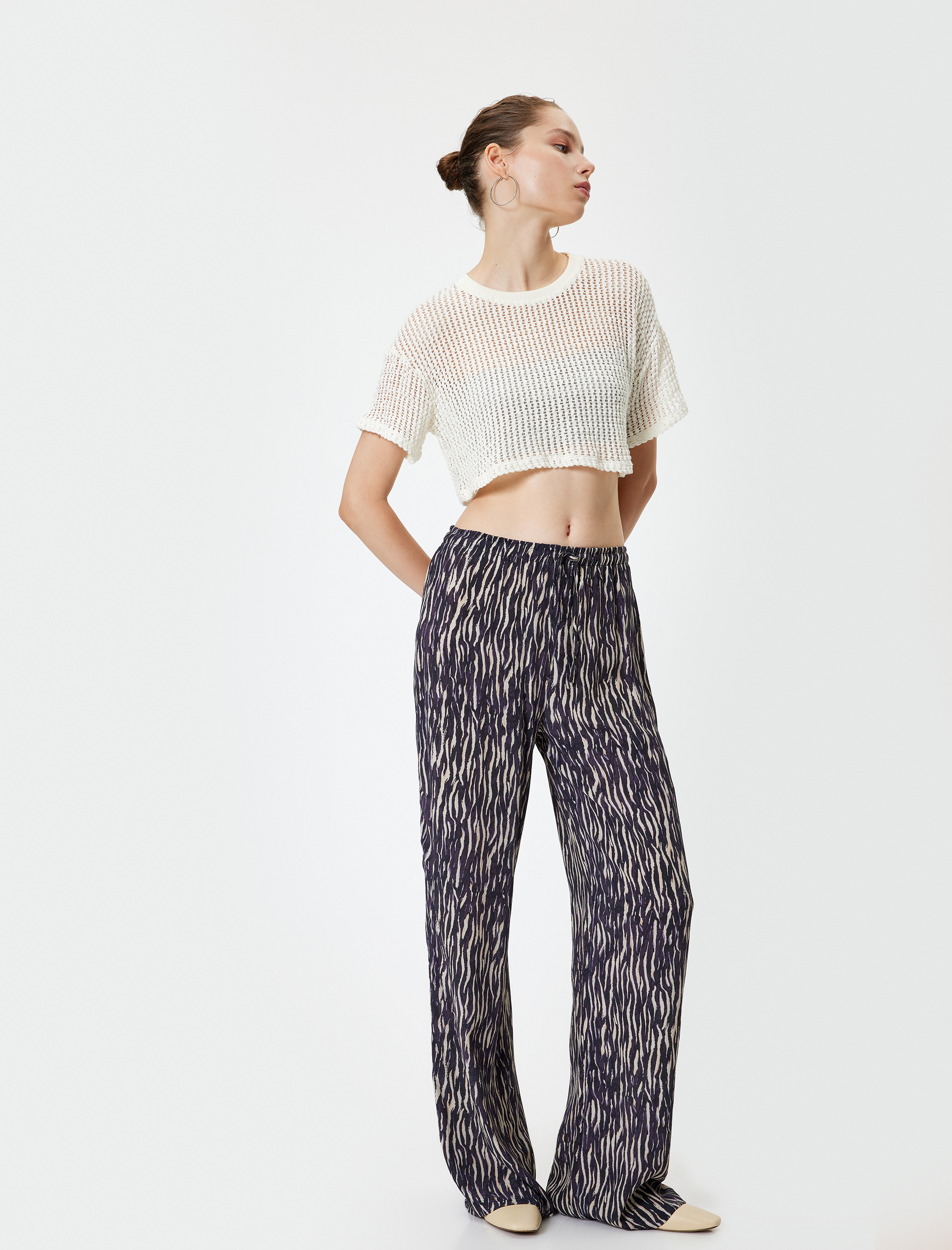   Desenli Viskon Beli Bağcıklı Düz Paça Pantolon