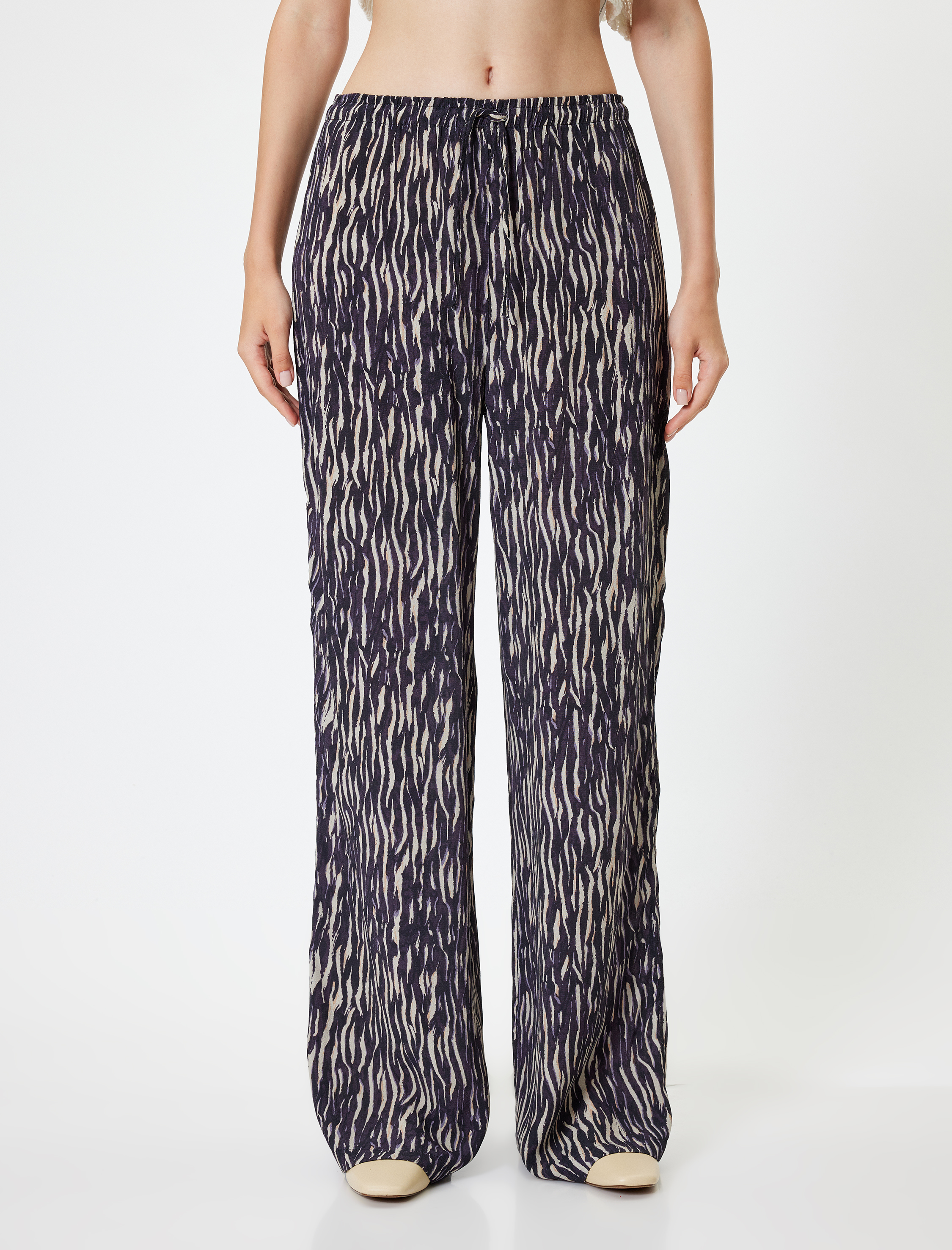   Desenli Viskon Beli Bağcıklı Düz Paça Pantolon