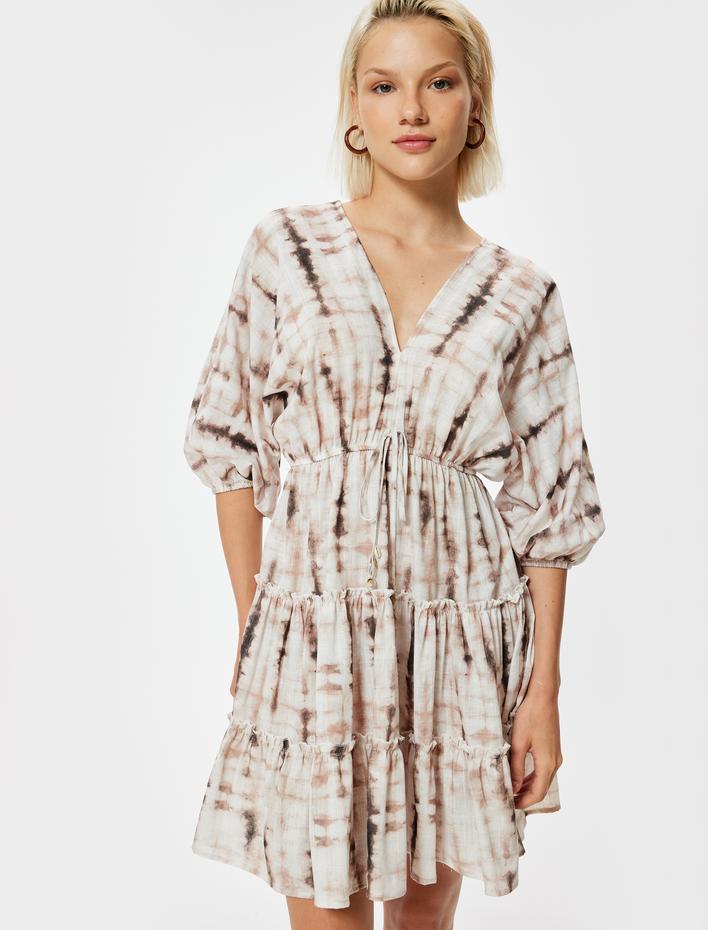  Koton X Şahika Ercümen - Mini Balon Kol Elbise Batik Desenli V Yaka Katlı Pamuklu