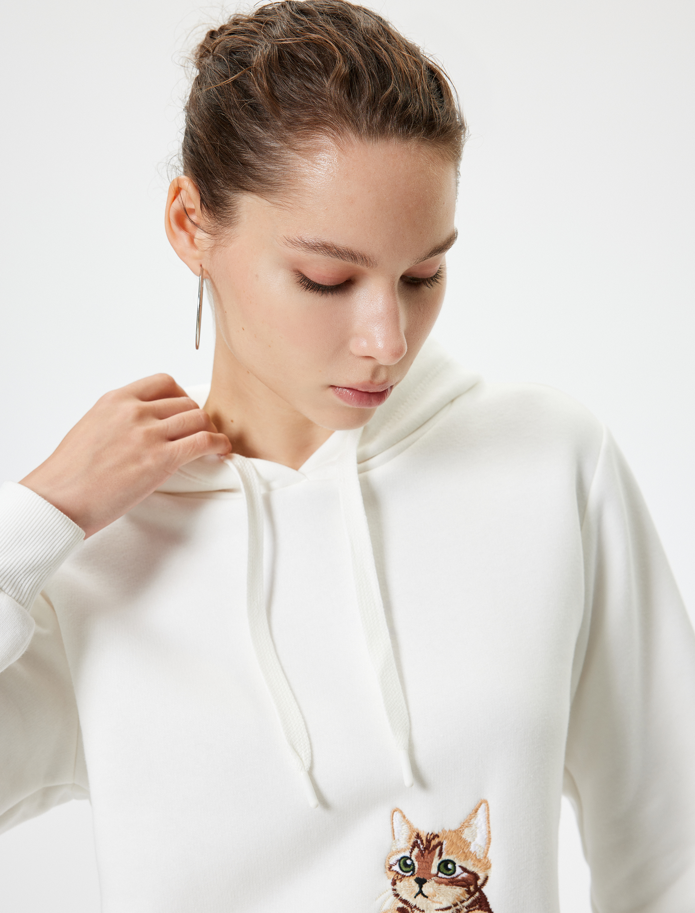   Şardonlu Oversize Kapüşonlu Sweatshirt Cep Detaylı Kedi Nakışlı