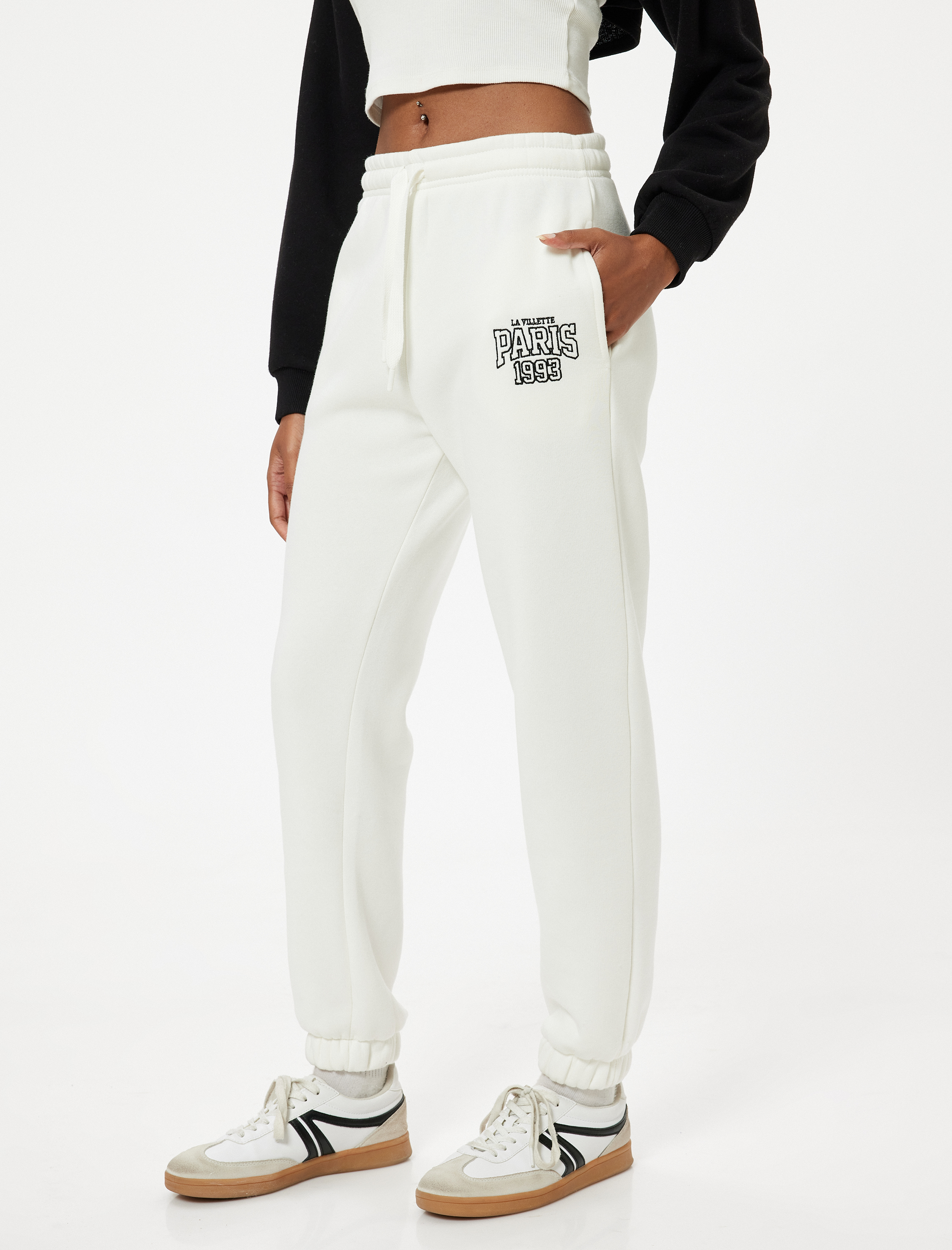   Şardonlu Jogger Eşofman Altı Beli Bağcıklı Kolej İşlemeli Cepli Rahat Kalıp