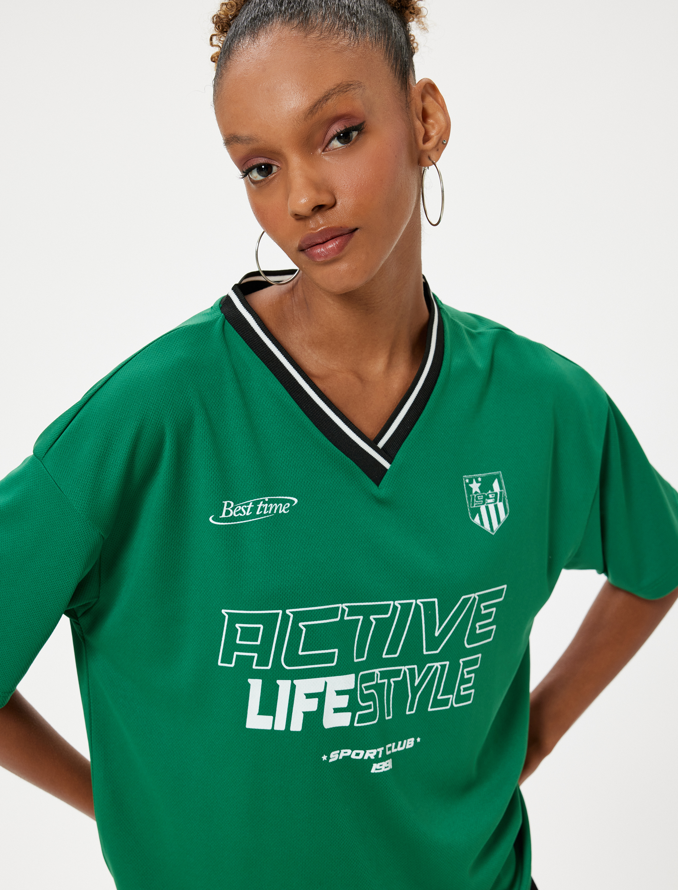   V Yaka Tişört Oversize Kolej Baskılı Kısa Kollu Biyeli