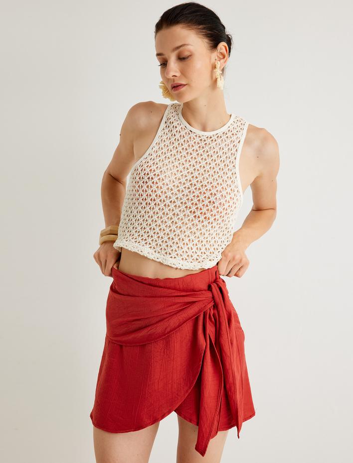  Koton X Melis Ağazat - Kruvaze Mini Etek Yandan Bağlama Detaylı Dokulu Slim Fit