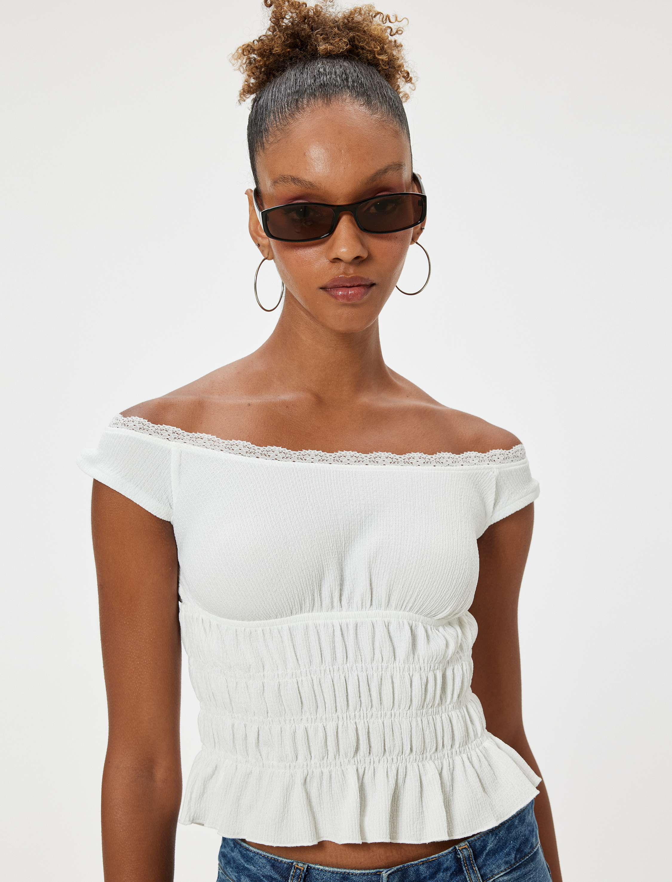   Madonna Yaka Omzu Açık Bluz Bürümcük Dantel Detaylı Kısa Kollu Beli Büzgülü