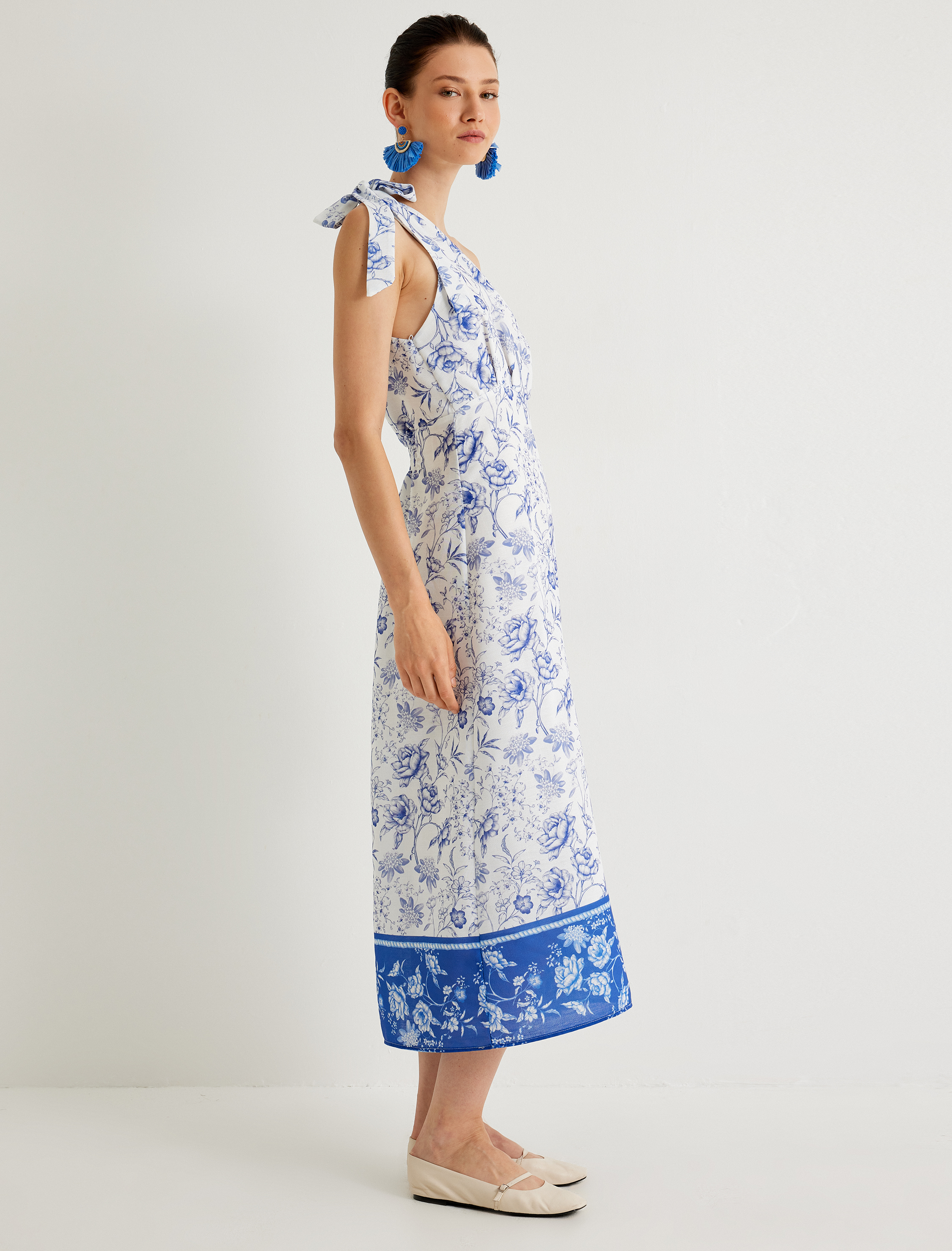   Koton X Melis Ağazat - Çiçekli Tek Omuz Midi Boy Elbise Astarlı Fiyonk Detaylı