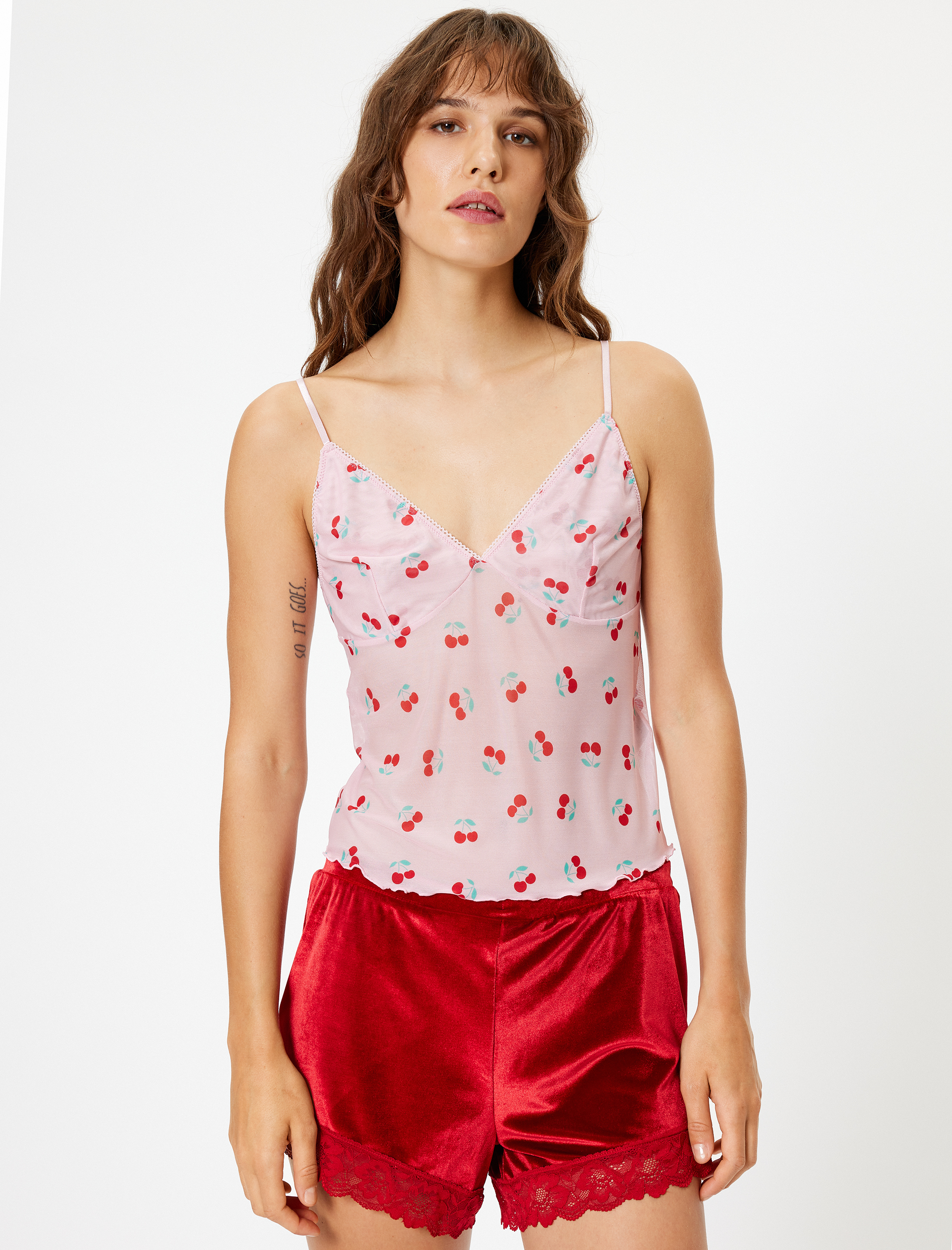   Kiraz Baskılı Askılı Pijama Üstü Kalp Yaka Rahat Kalıp