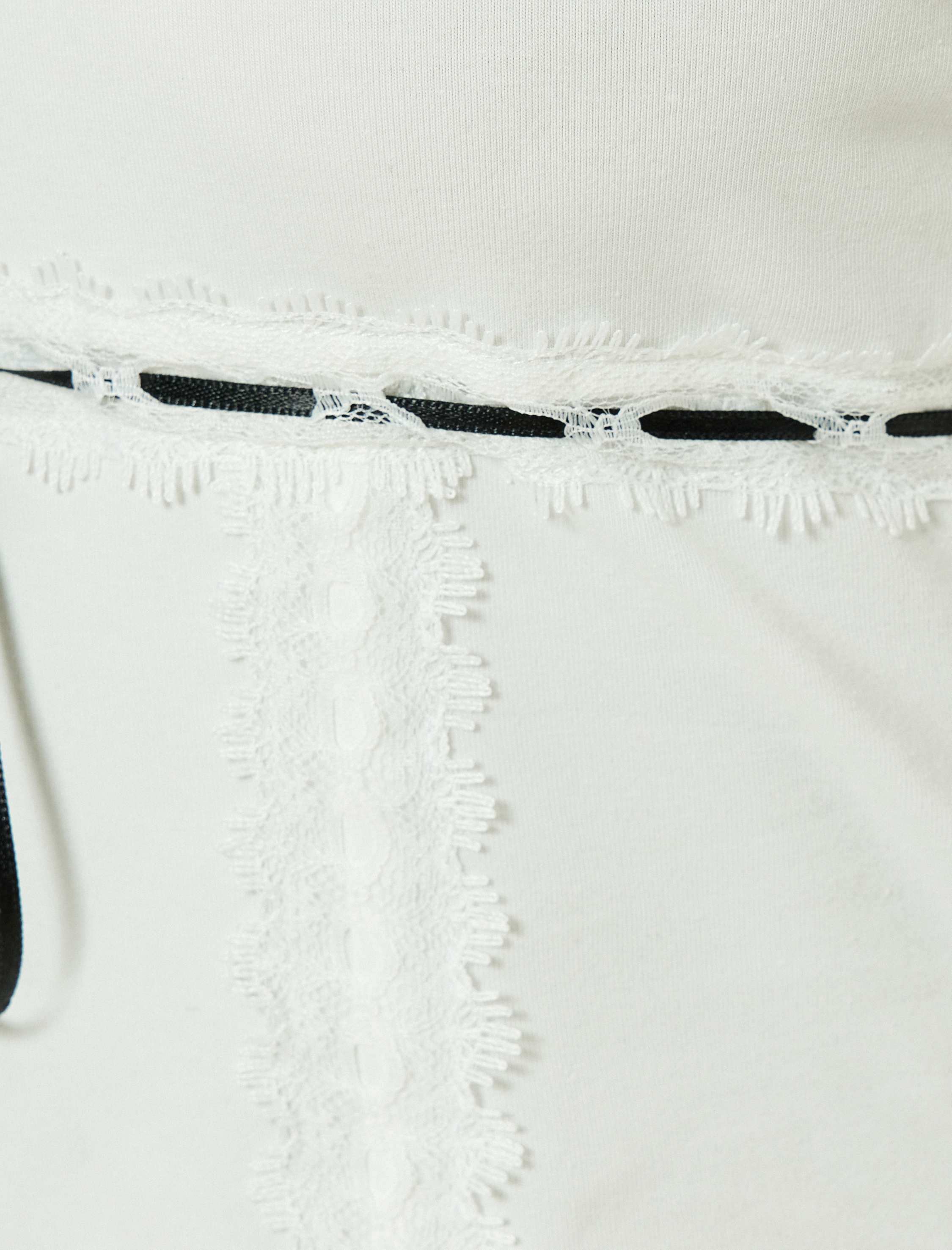   Crop Büstiyer Fiyonk Detaylı İp Askılı Slim Fit