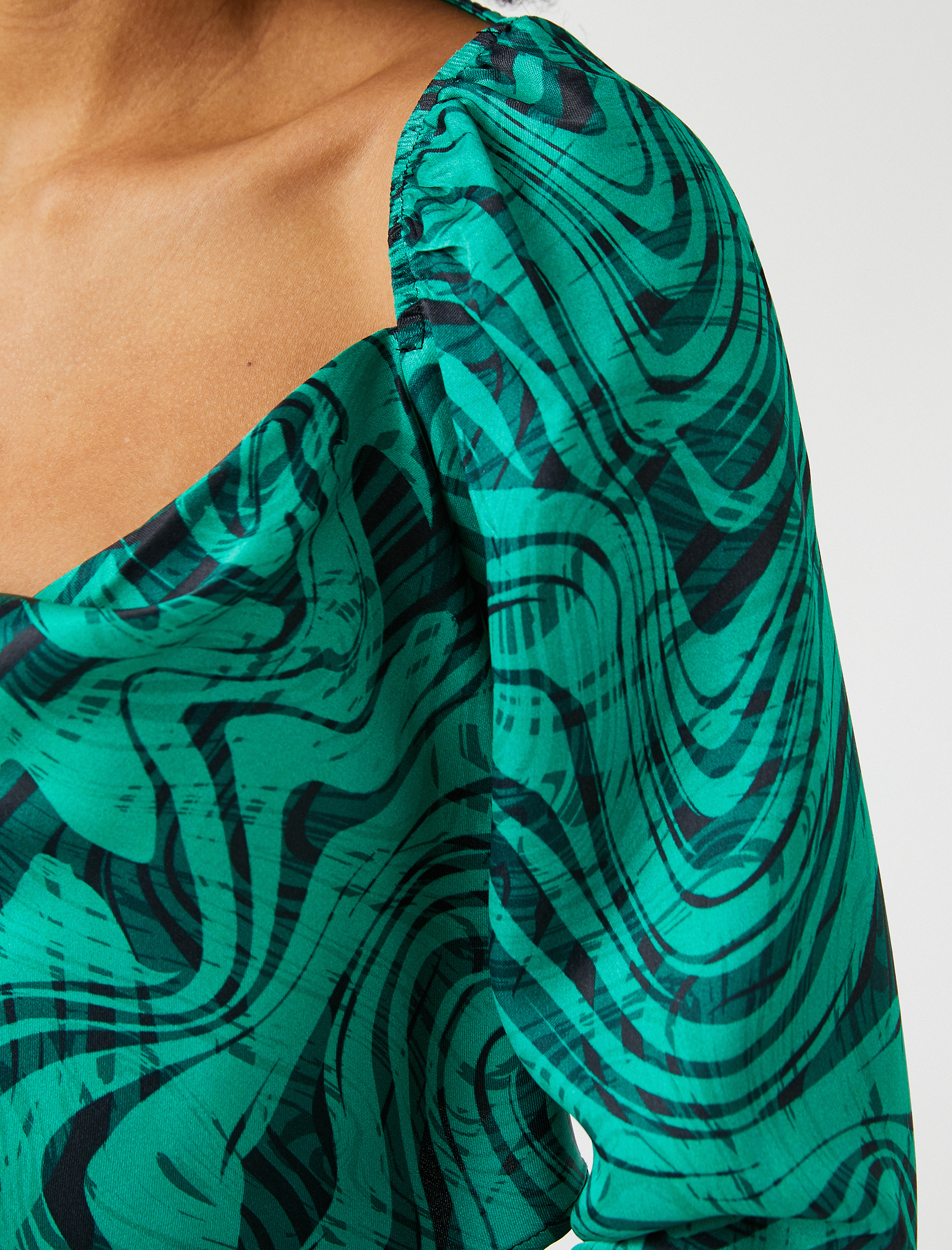   Kare Yaka Uzun Kollu Bluz