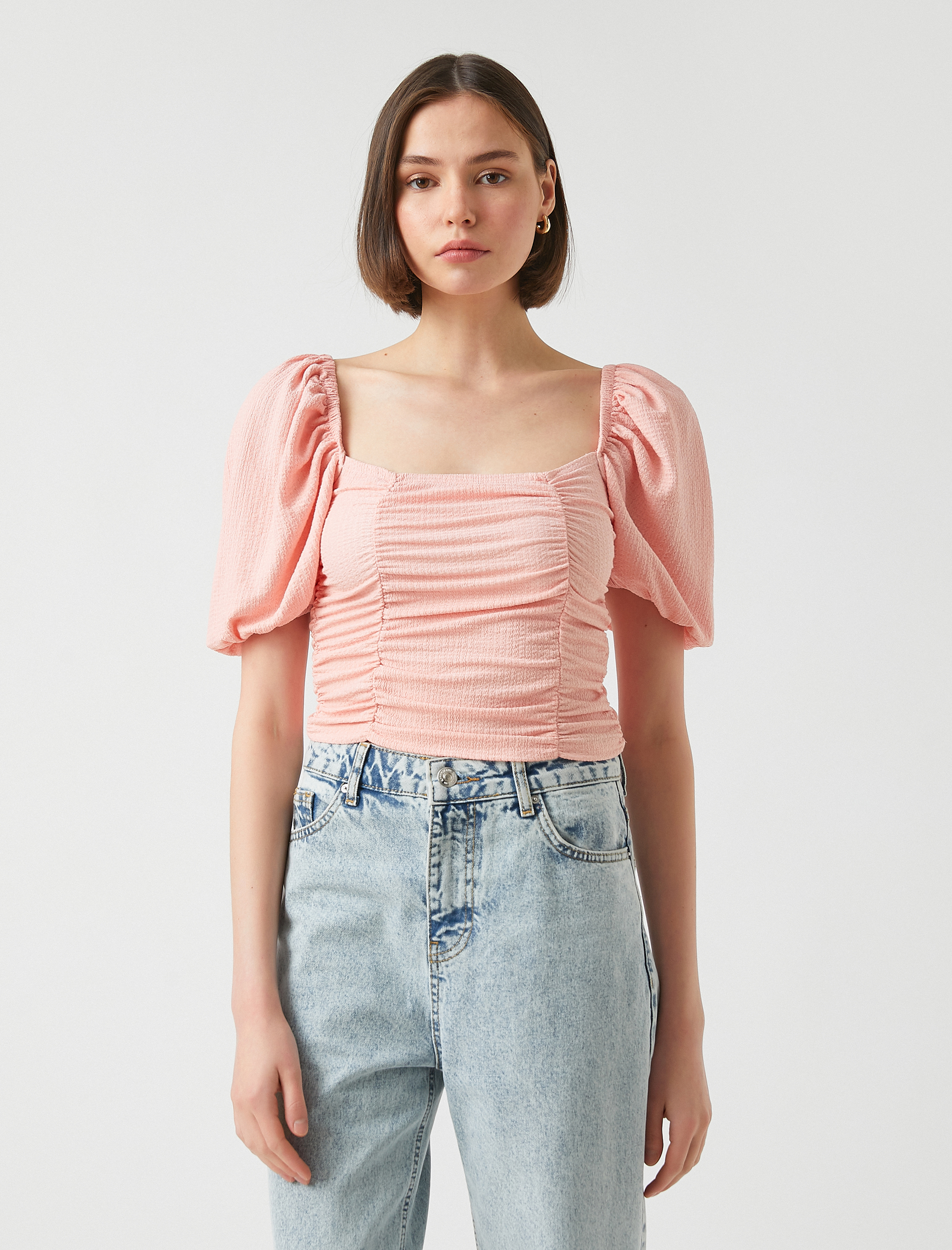   Balon Kollu Crop Büzgülü U Yaka Sırt Detaylı Bluz