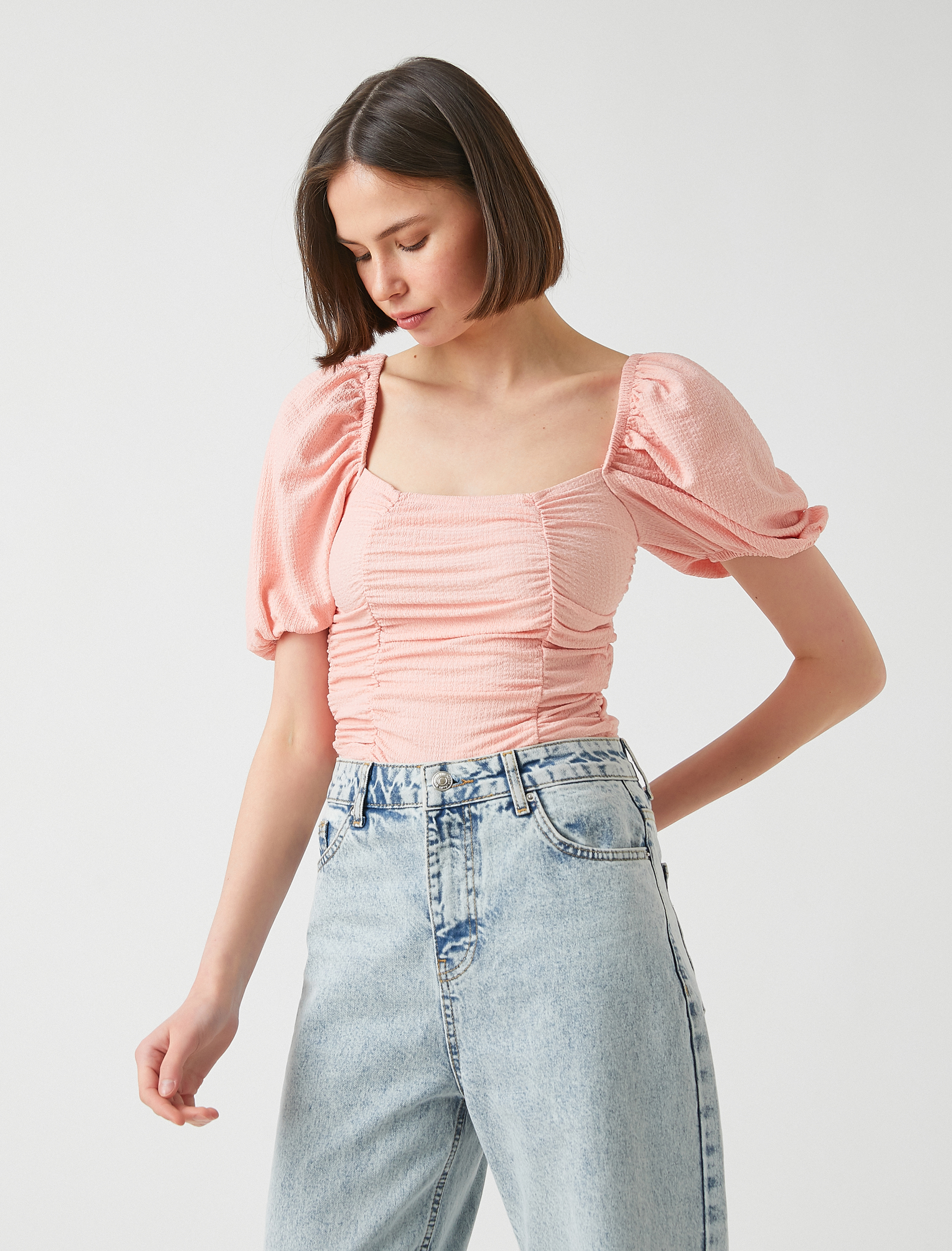   Balon Kollu Crop Büzgülü U Yaka Sırt Detaylı Bluz