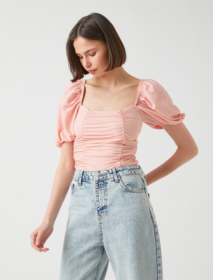  Balon Kollu Crop Büzgülü U Yaka Sırt Detaylı Bluz