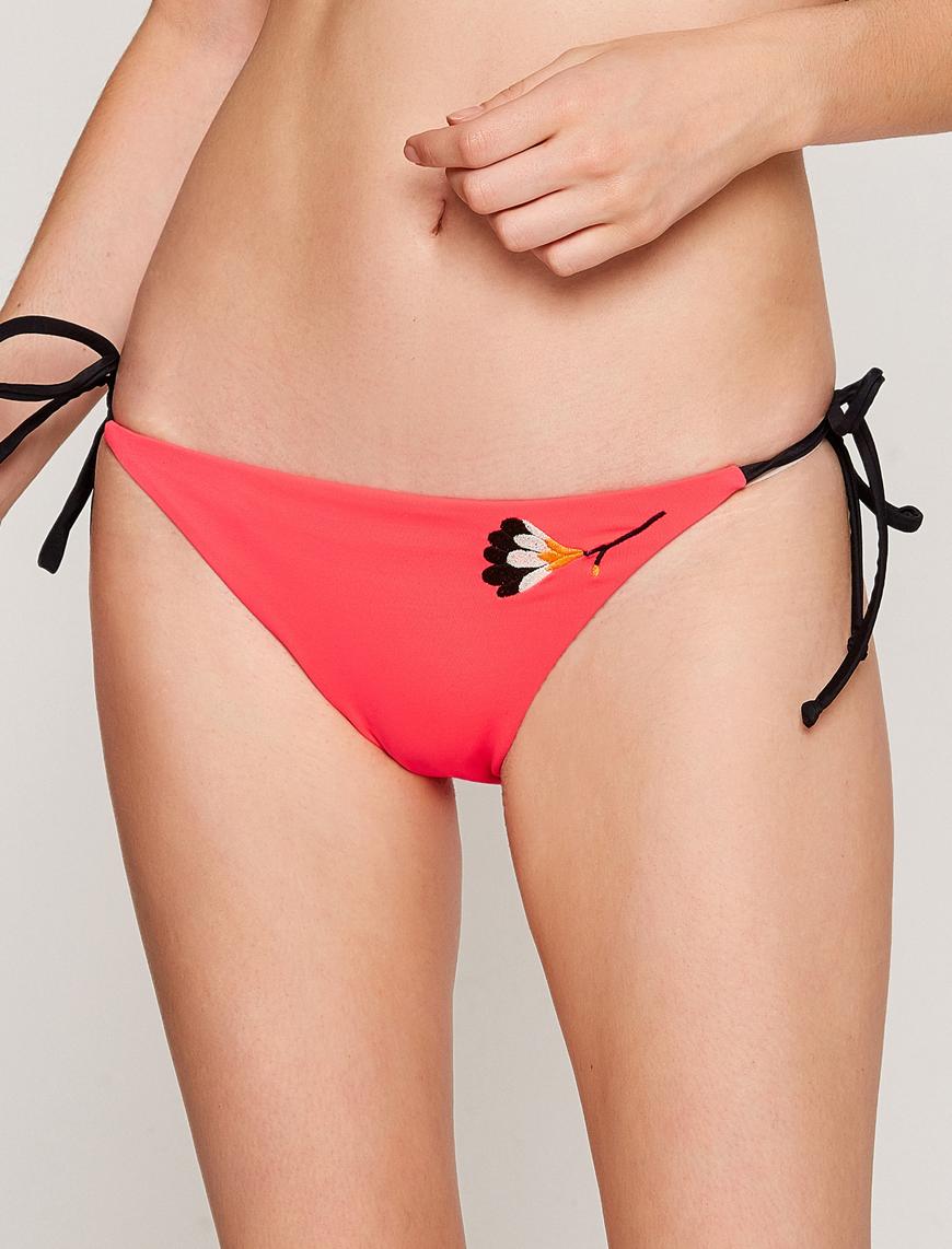   İşlemeli Bikini Altı