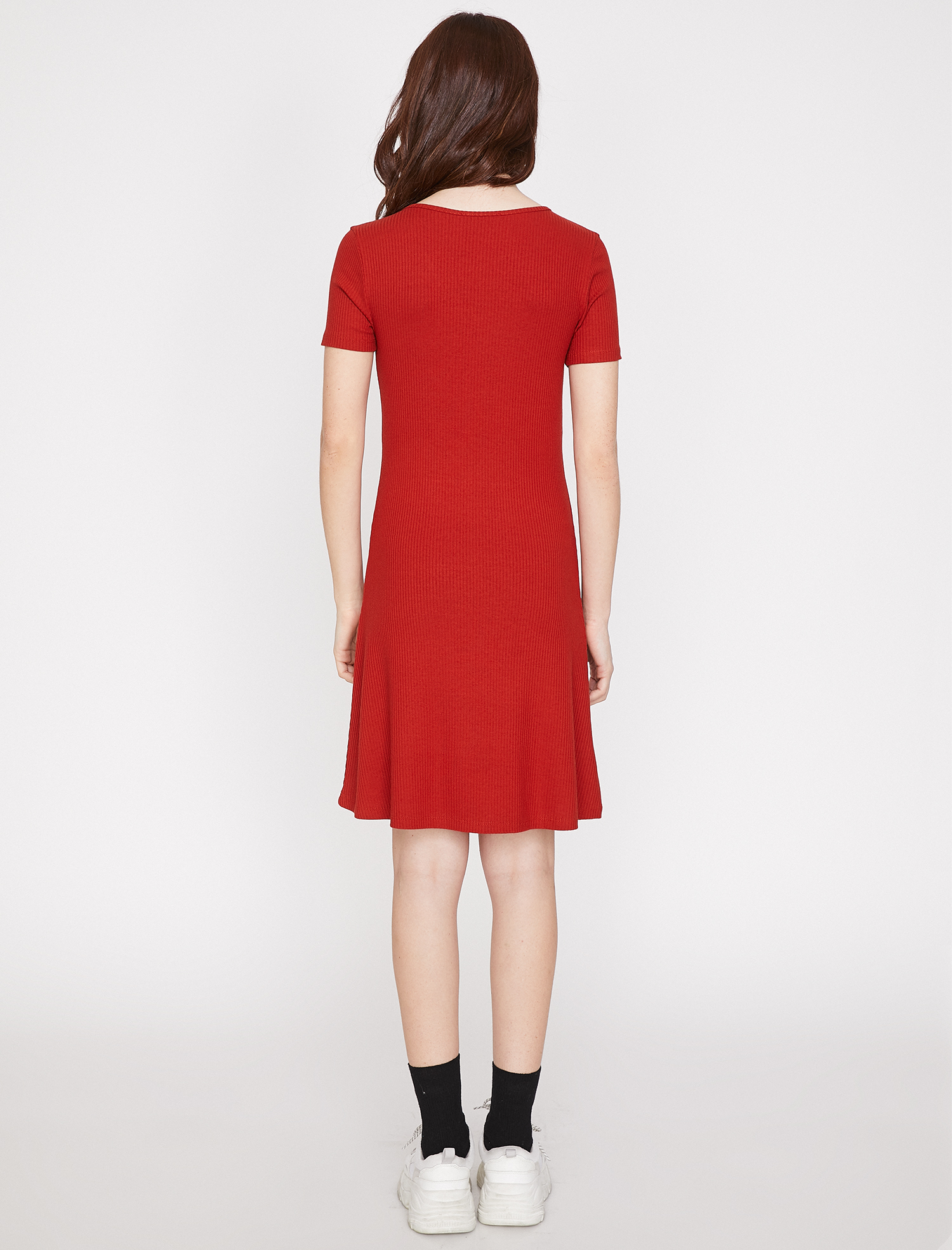   Yaka Detaylı Elbise