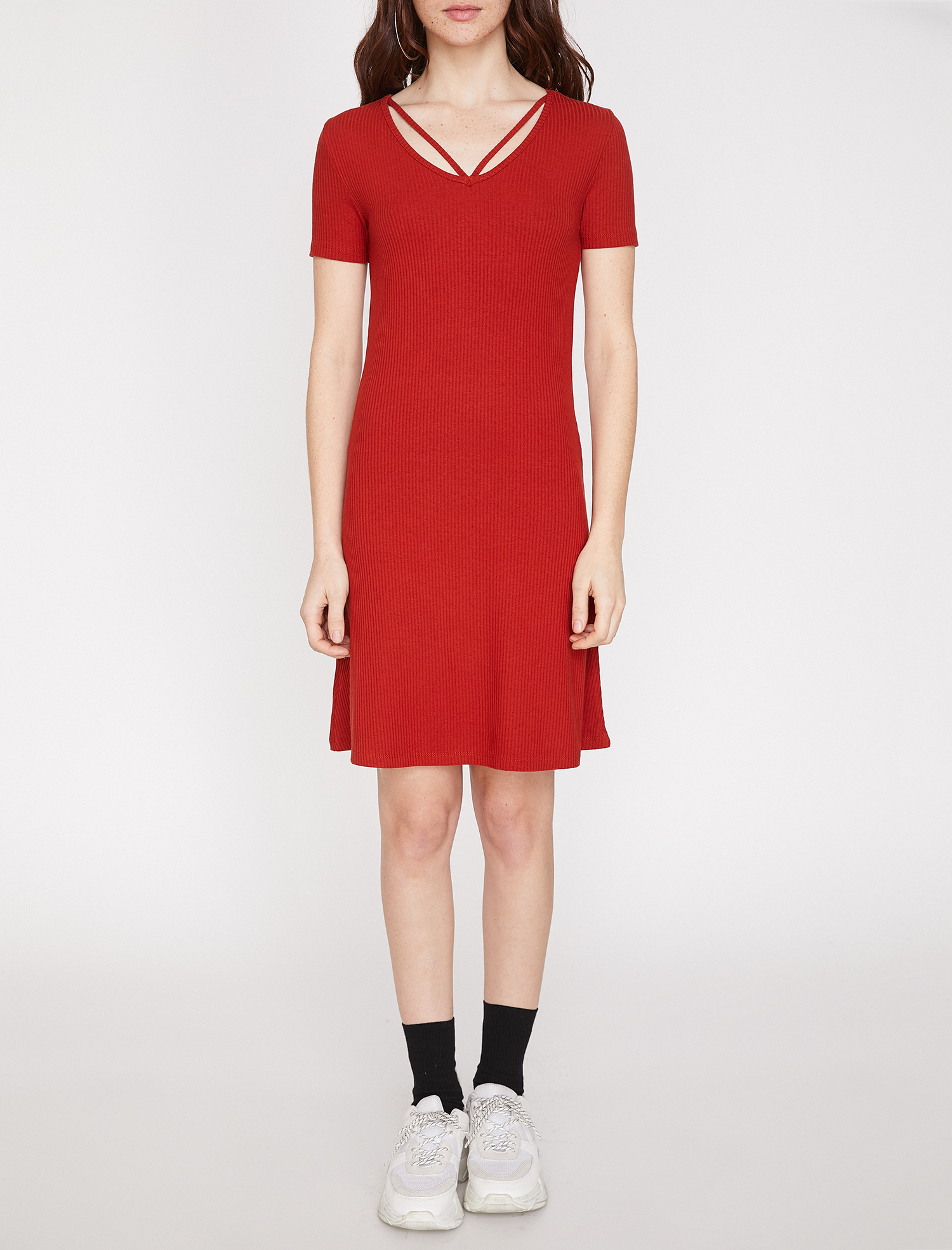   Yaka Detaylı Elbise