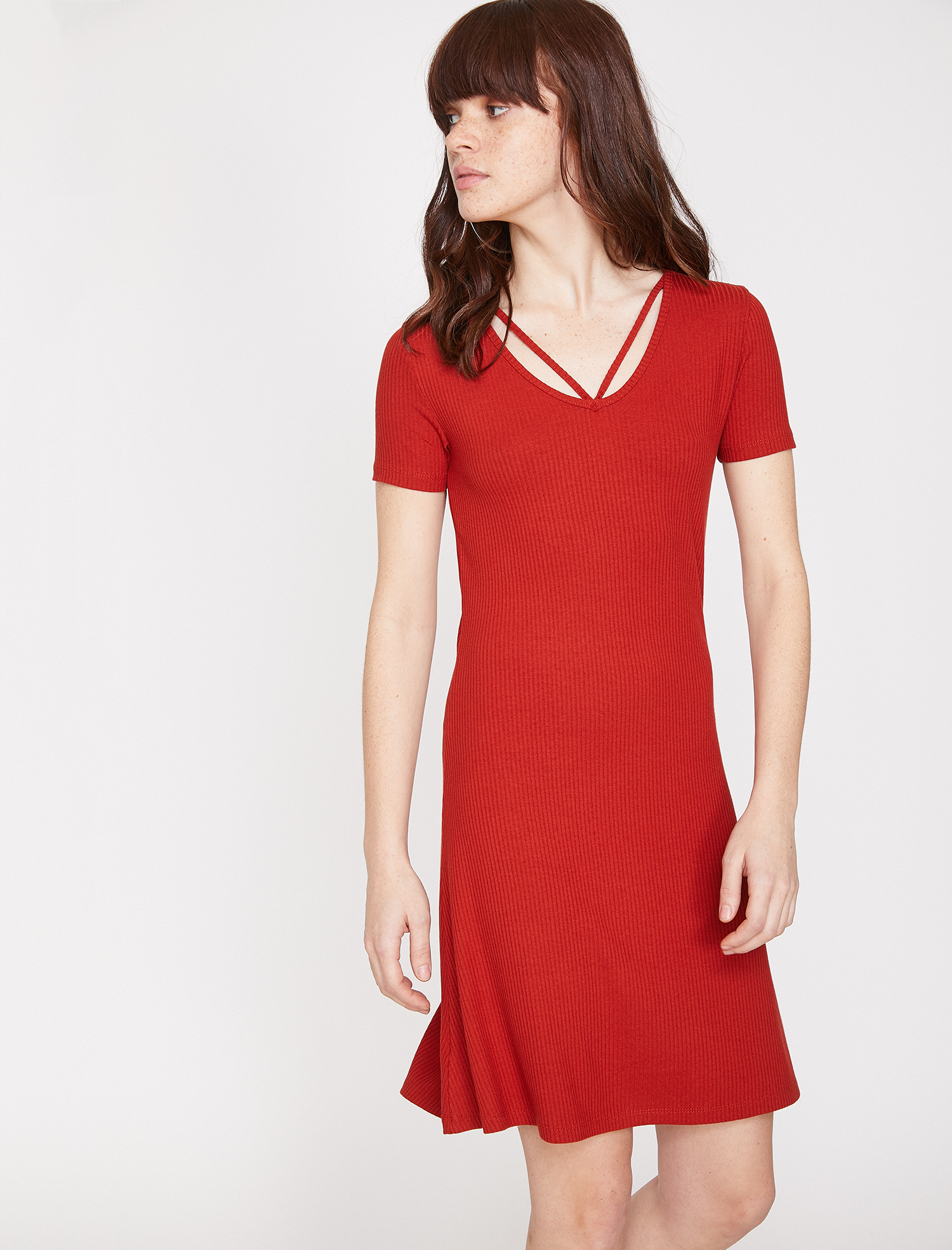   Yaka Detaylı Elbise